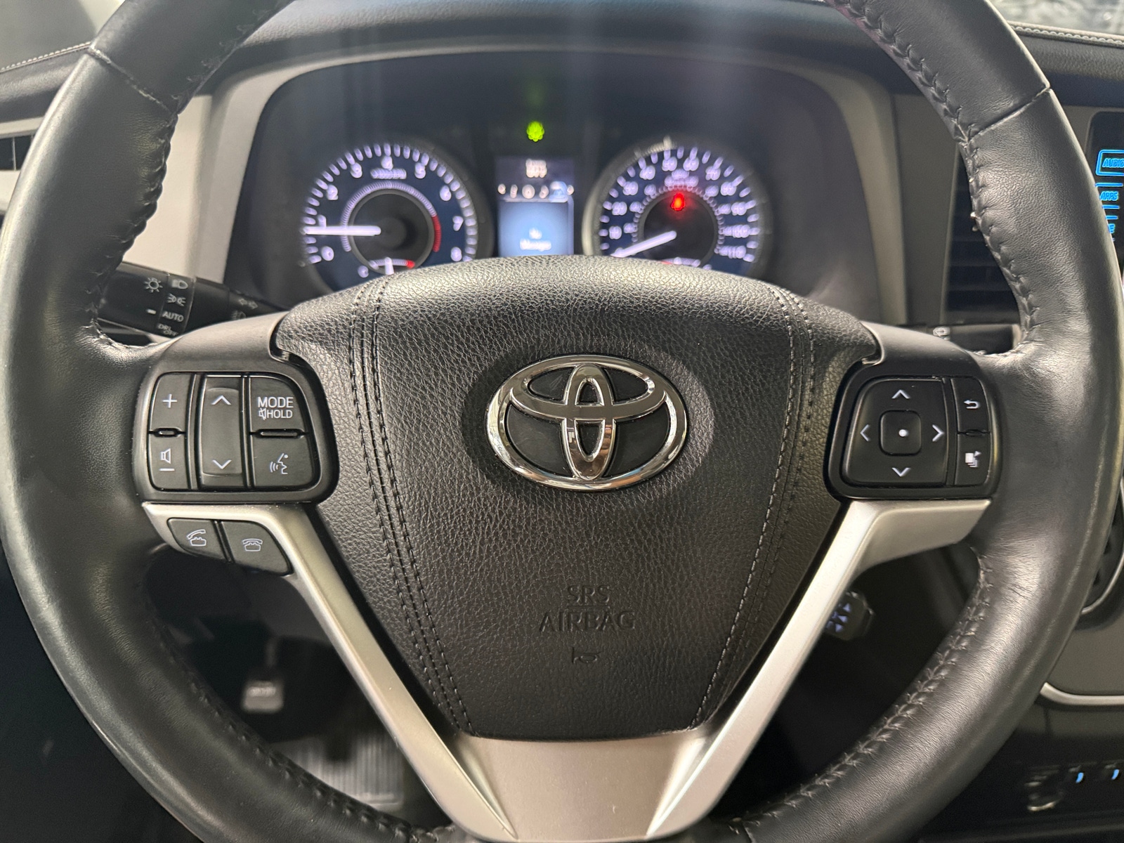 Thumbnail: 2015 Toyota Sienna - 4