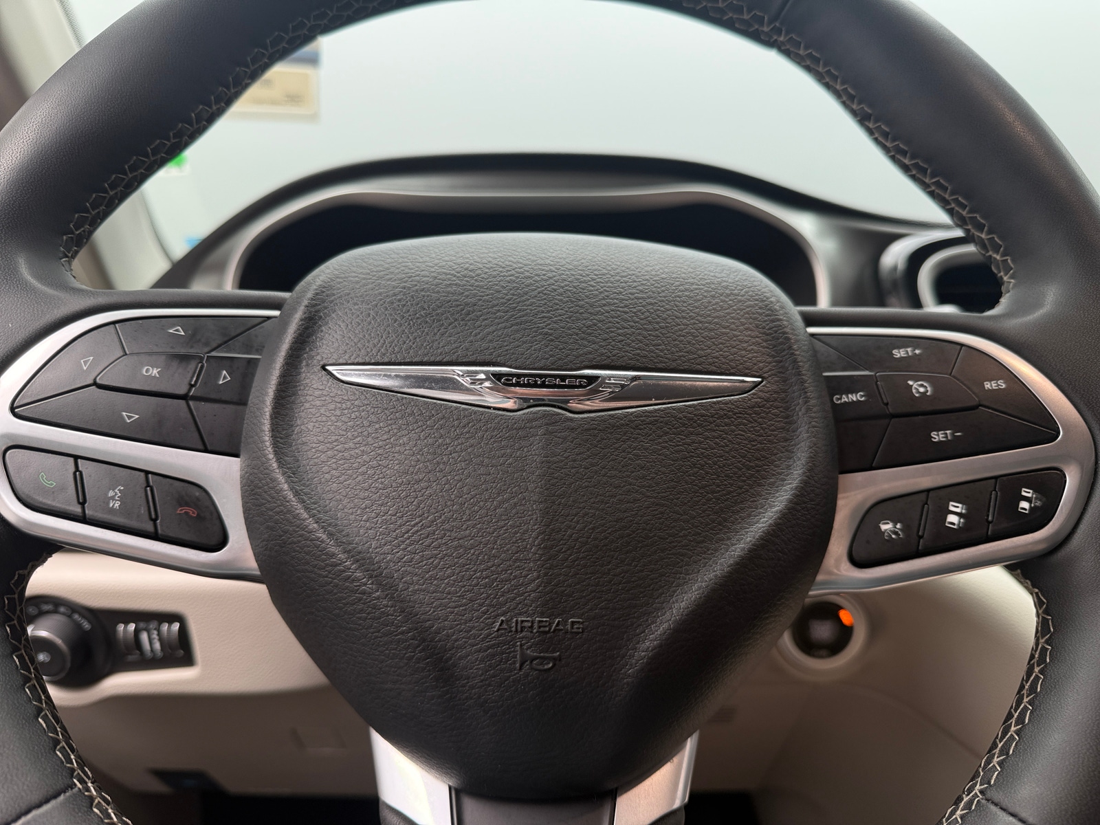 Thumbnail: 2024 Chrysler Pacifica - 4