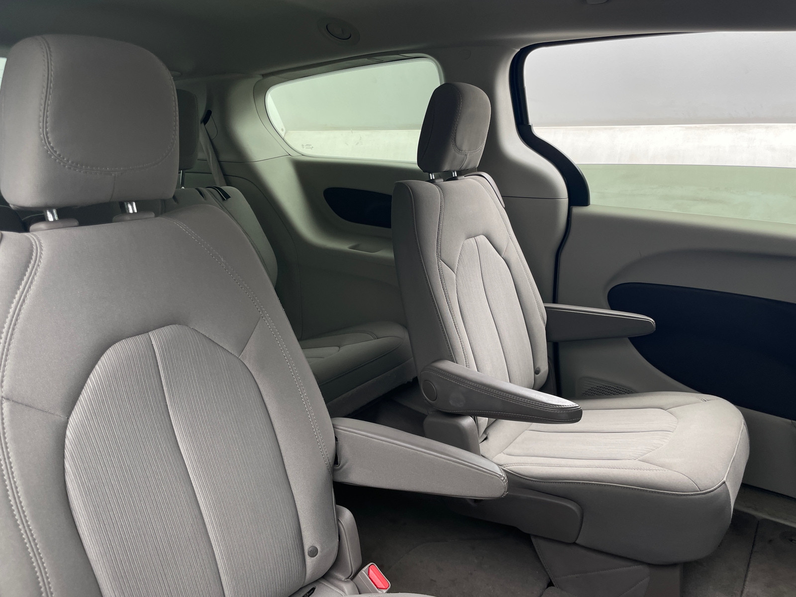 Thumbnail: 2020 Chrysler Voyager - 6