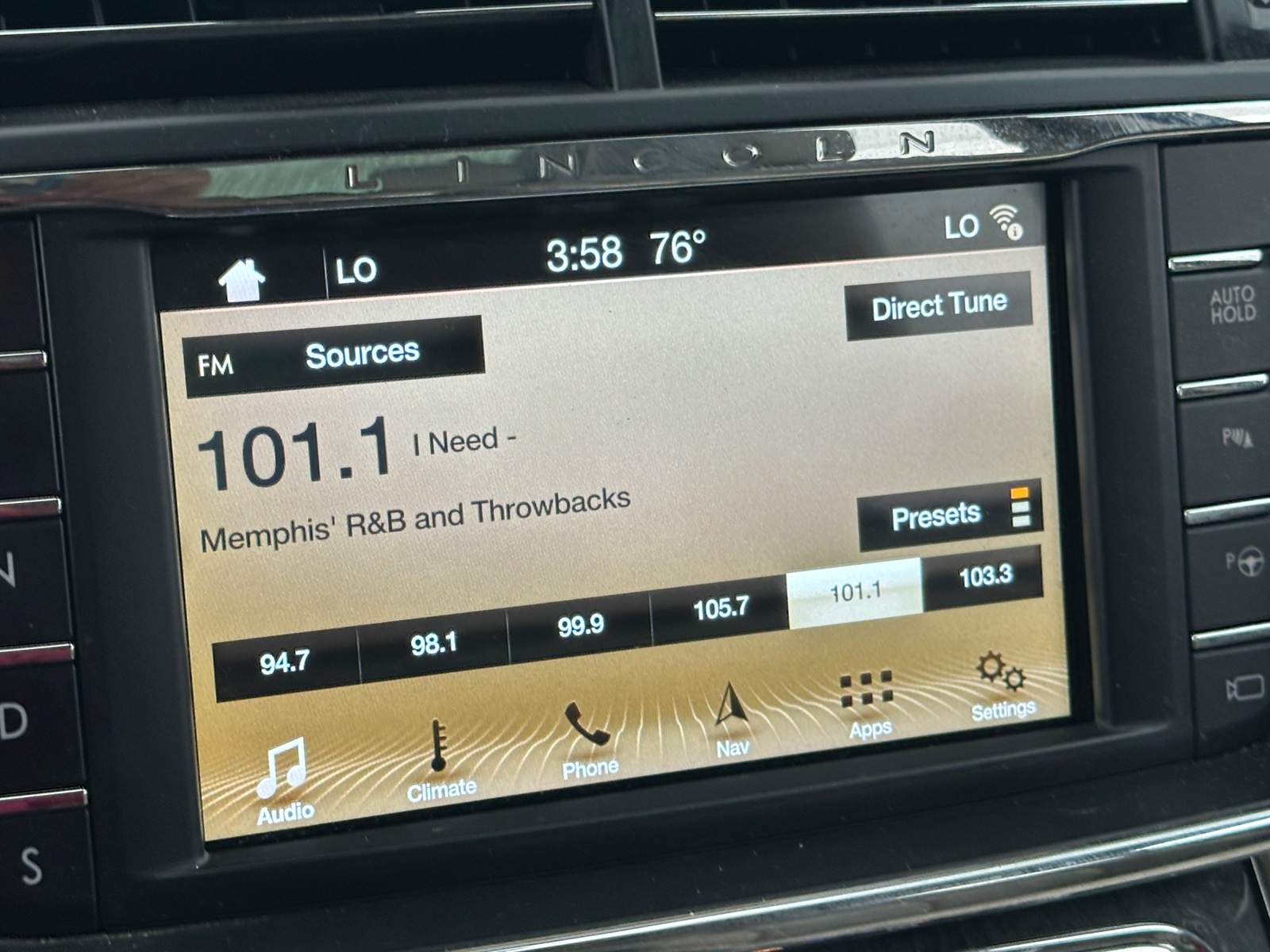 Thumbnail: 2018 Lincoln Continental - 3