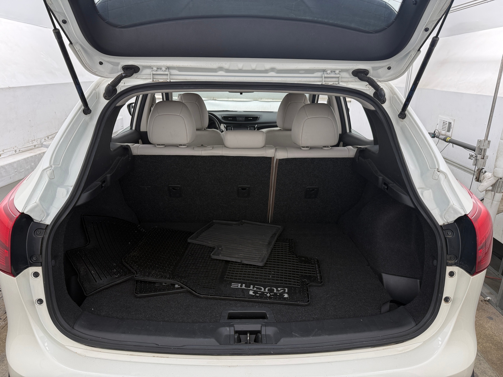 Thumbnail: 2018 Nissan Rogue Sport - 6