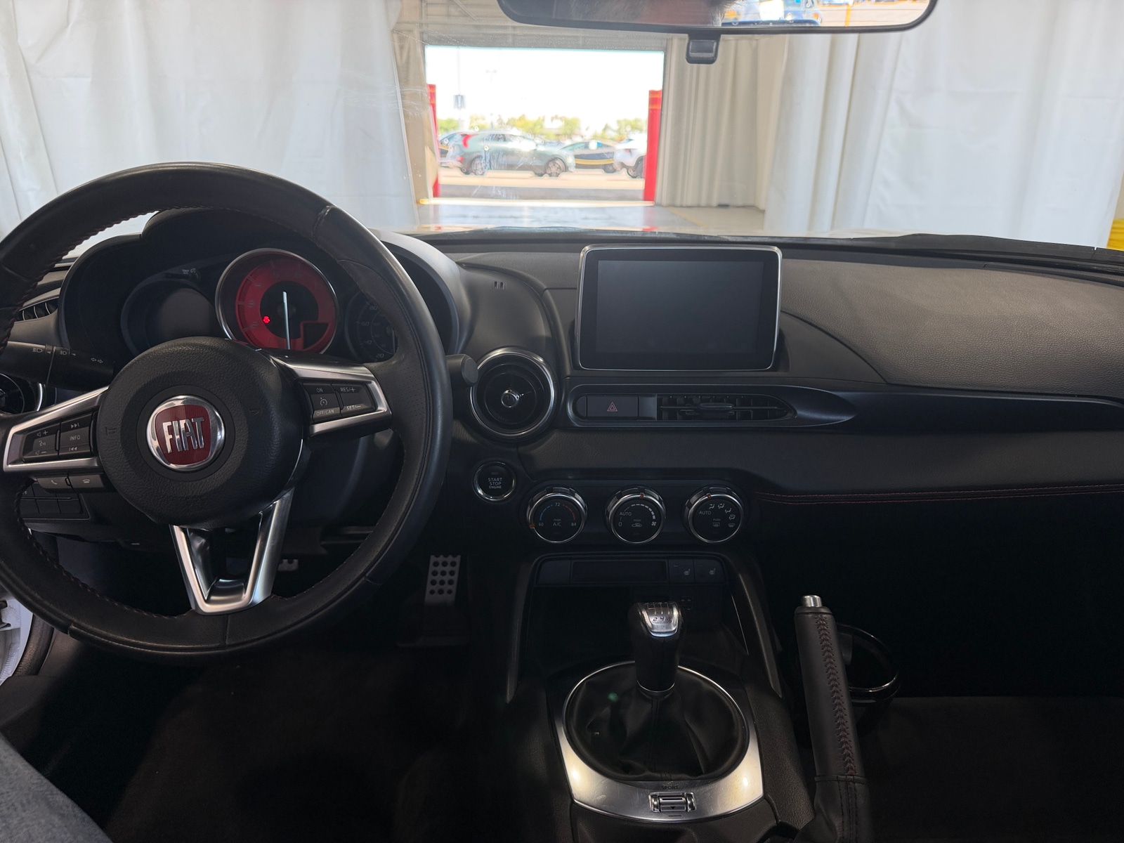 Thumbnail: 2017 Fiat 124 Spider - 2