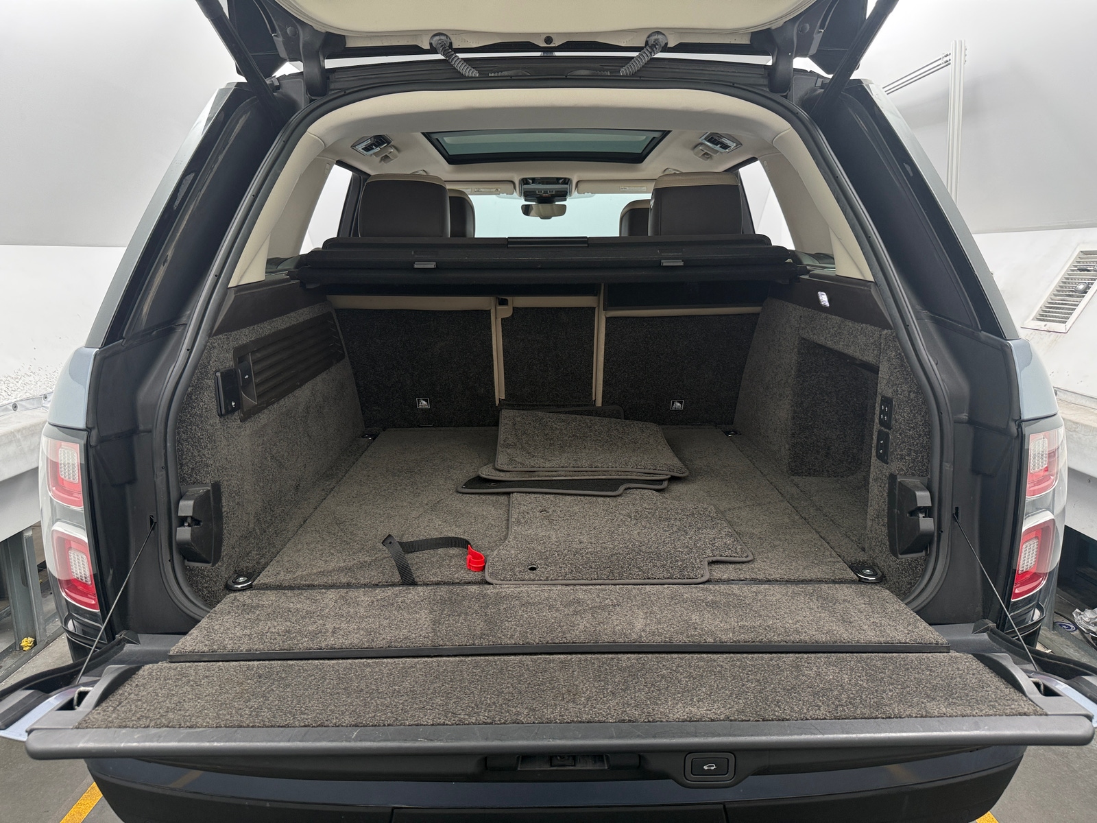 Thumbnail: 2019 Land Rover Range Rover - 6