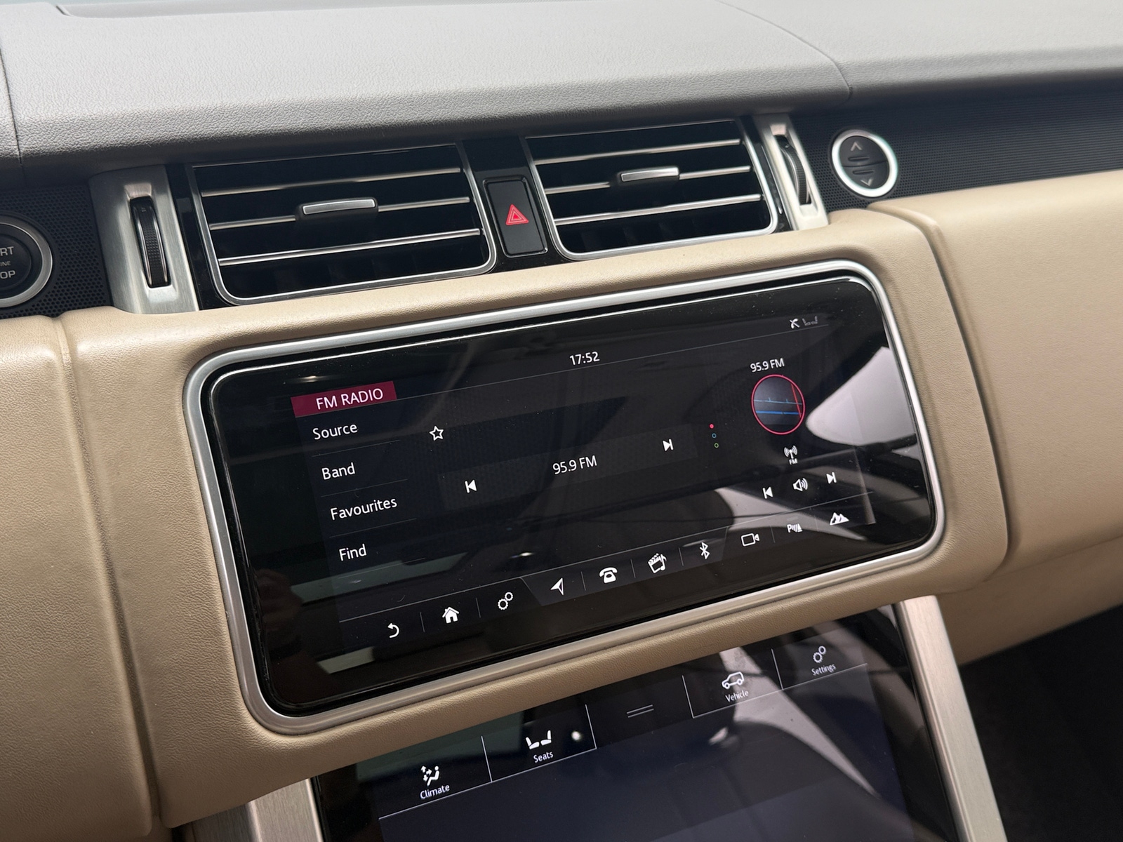 Thumbnail: 2019 Land Rover Range Rover - 3