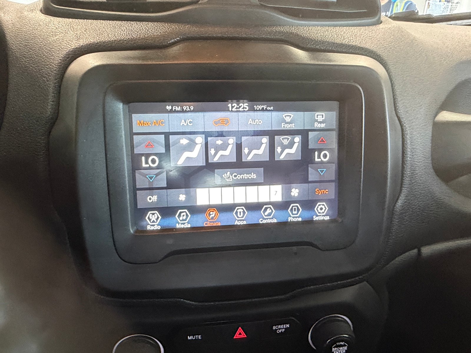 Thumbnail: 2018 Jeep Renegade - 4