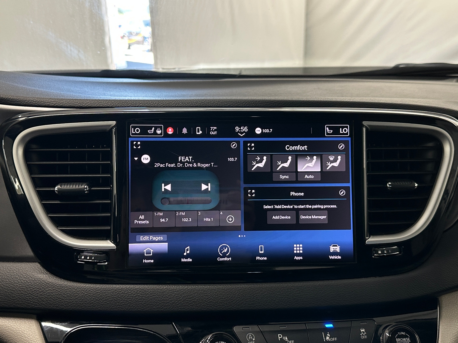 Thumbnail: 2024 Chrysler Pacifica - 3
