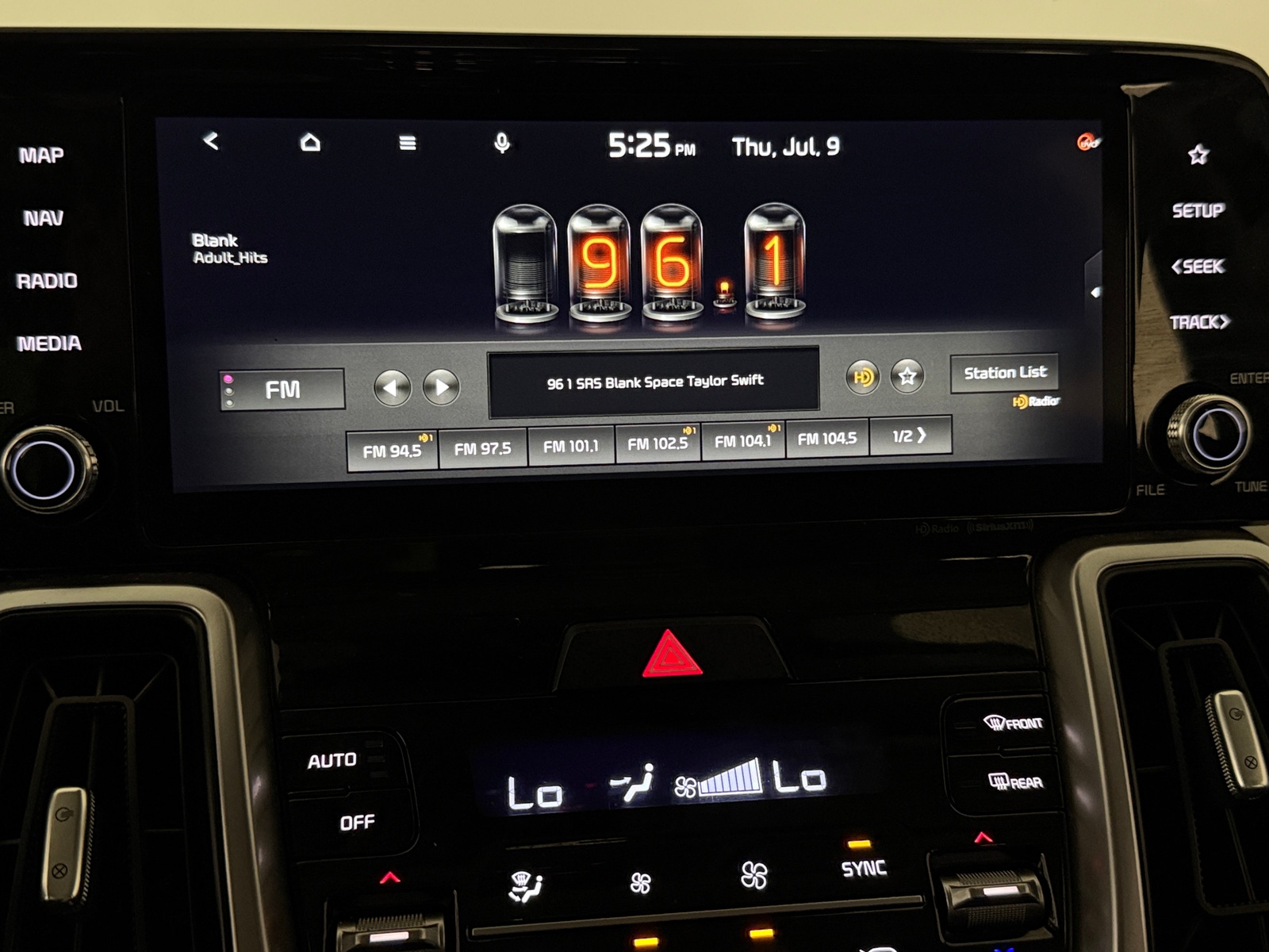 Thumbnail: 2022 Kia Sorento - 3