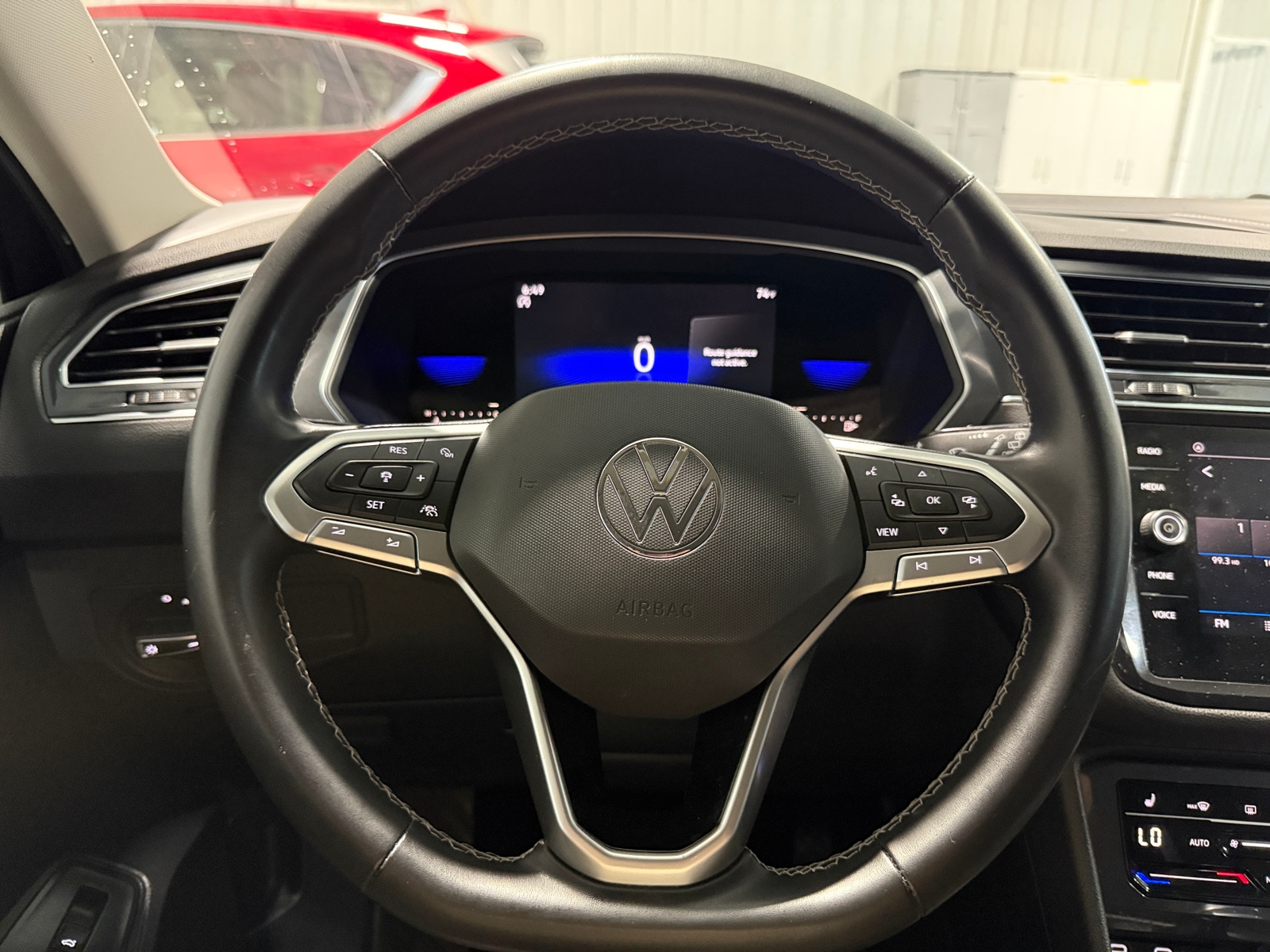 Thumbnail: 2022 Volkswagen Tiguan - 4