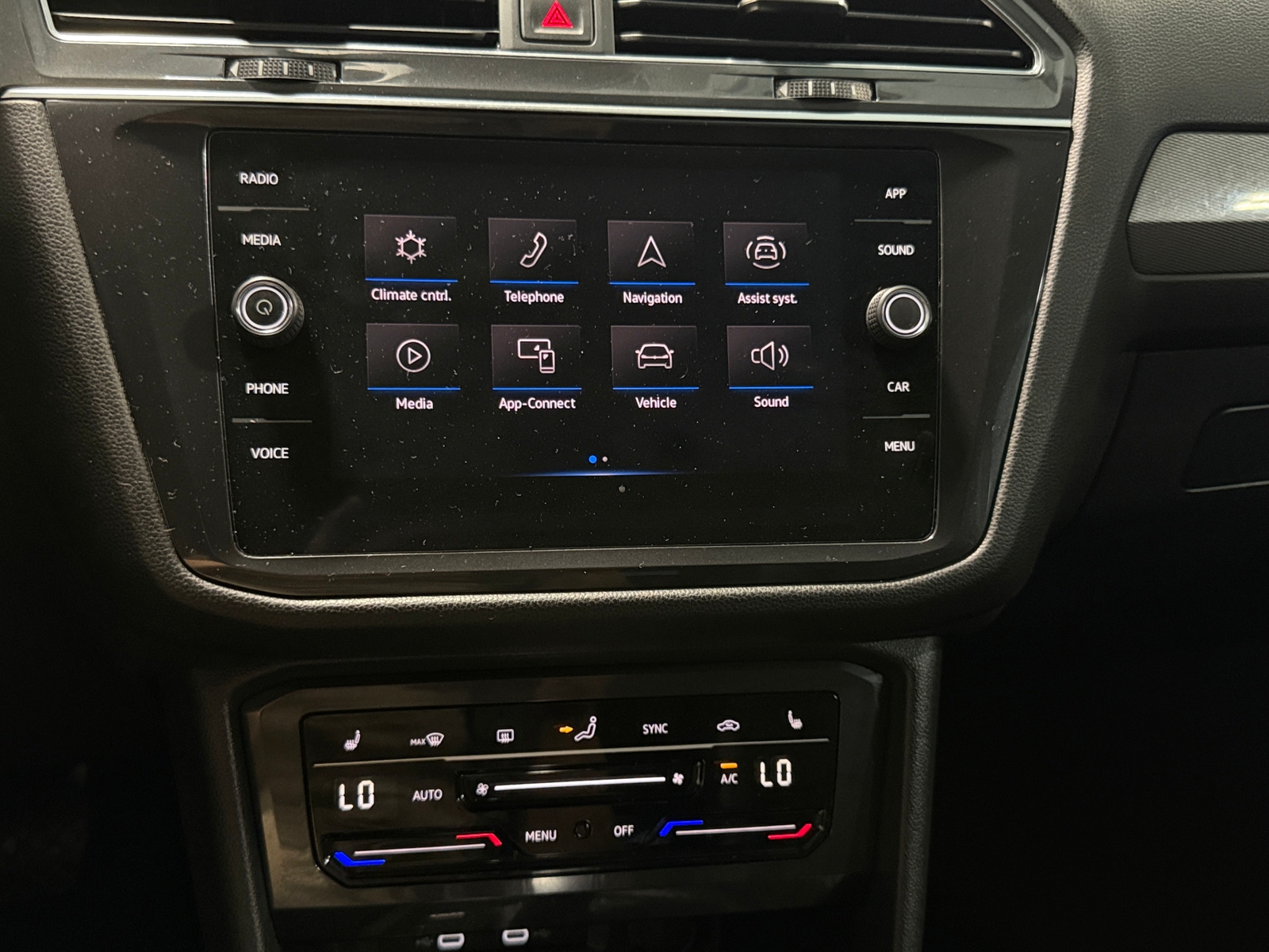 Thumbnail: 2022 Volkswagen Tiguan - 3