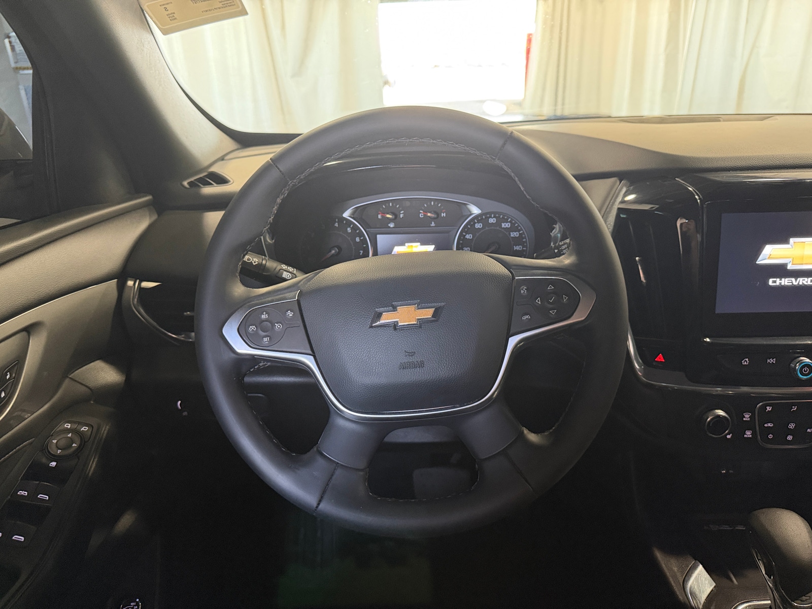 Thumbnail: 2023 Chevrolet Traverse - 5