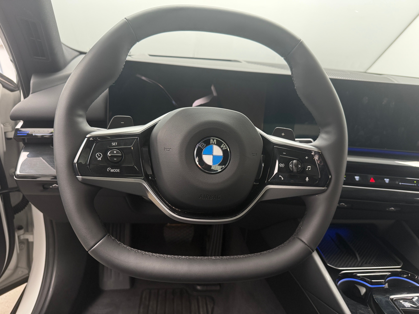 Thumbnail: 2026 BMW 5 Series - 4