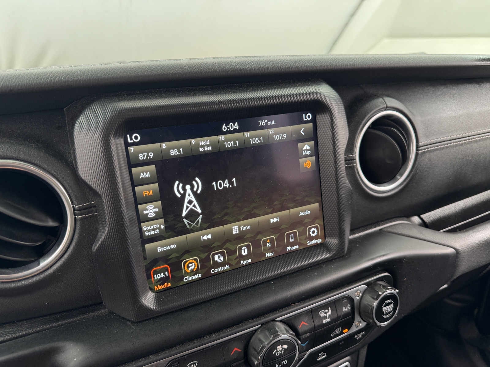 Thumbnail: 2021 Jeep Gladiator - 4