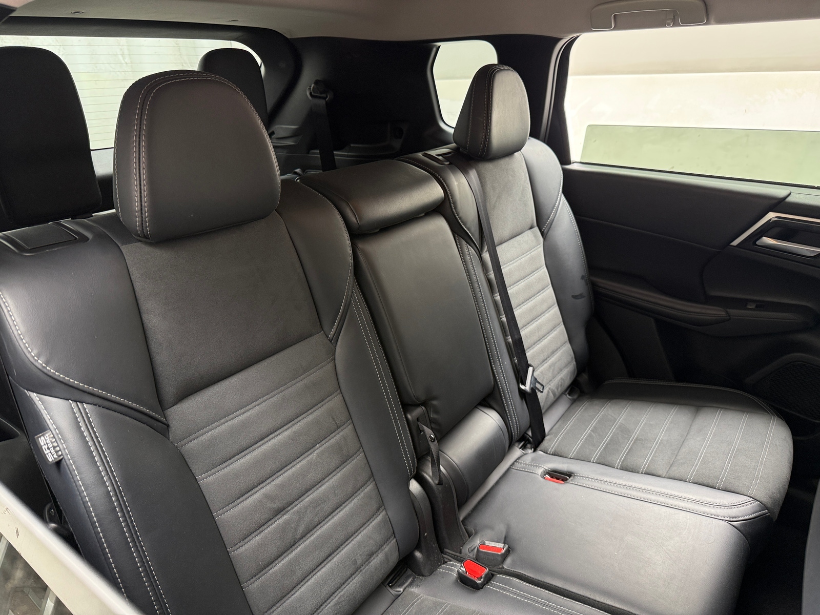 Thumbnail: 2024 Mitsubishi Outlander - 5