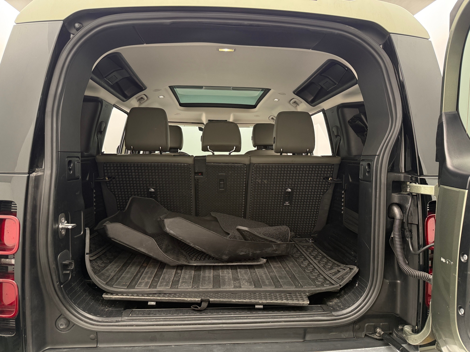 Thumbnail: 2024 Land Rover Defender - 6