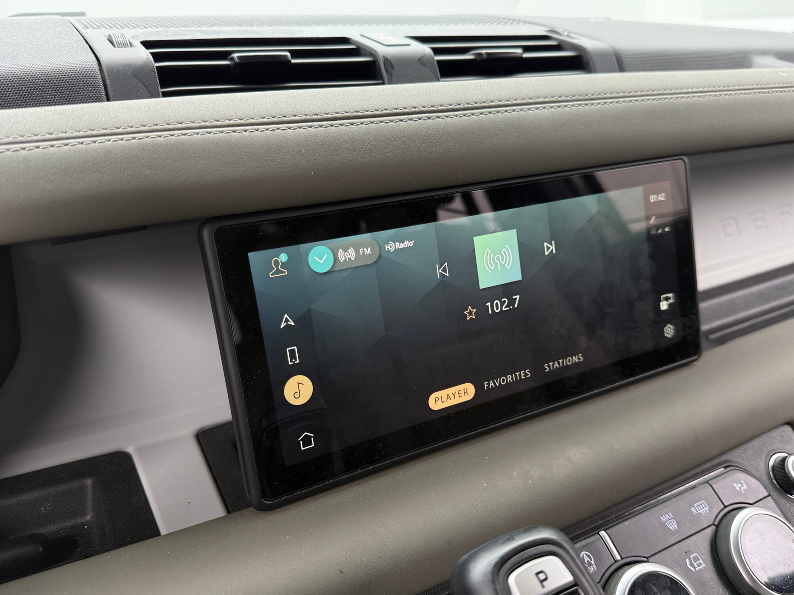 Thumbnail: 2024 Land Rover Defender - 3
