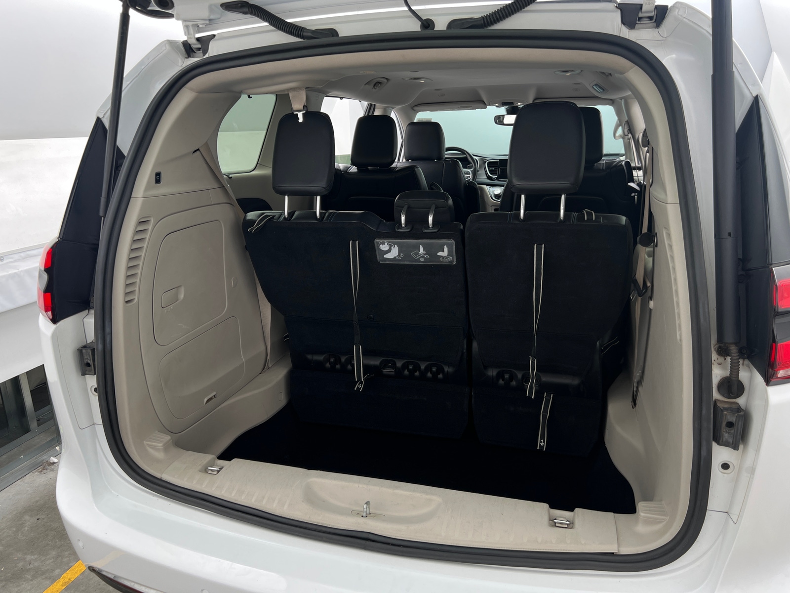 Thumbnail: 2021 Chrysler Pacifica - 6