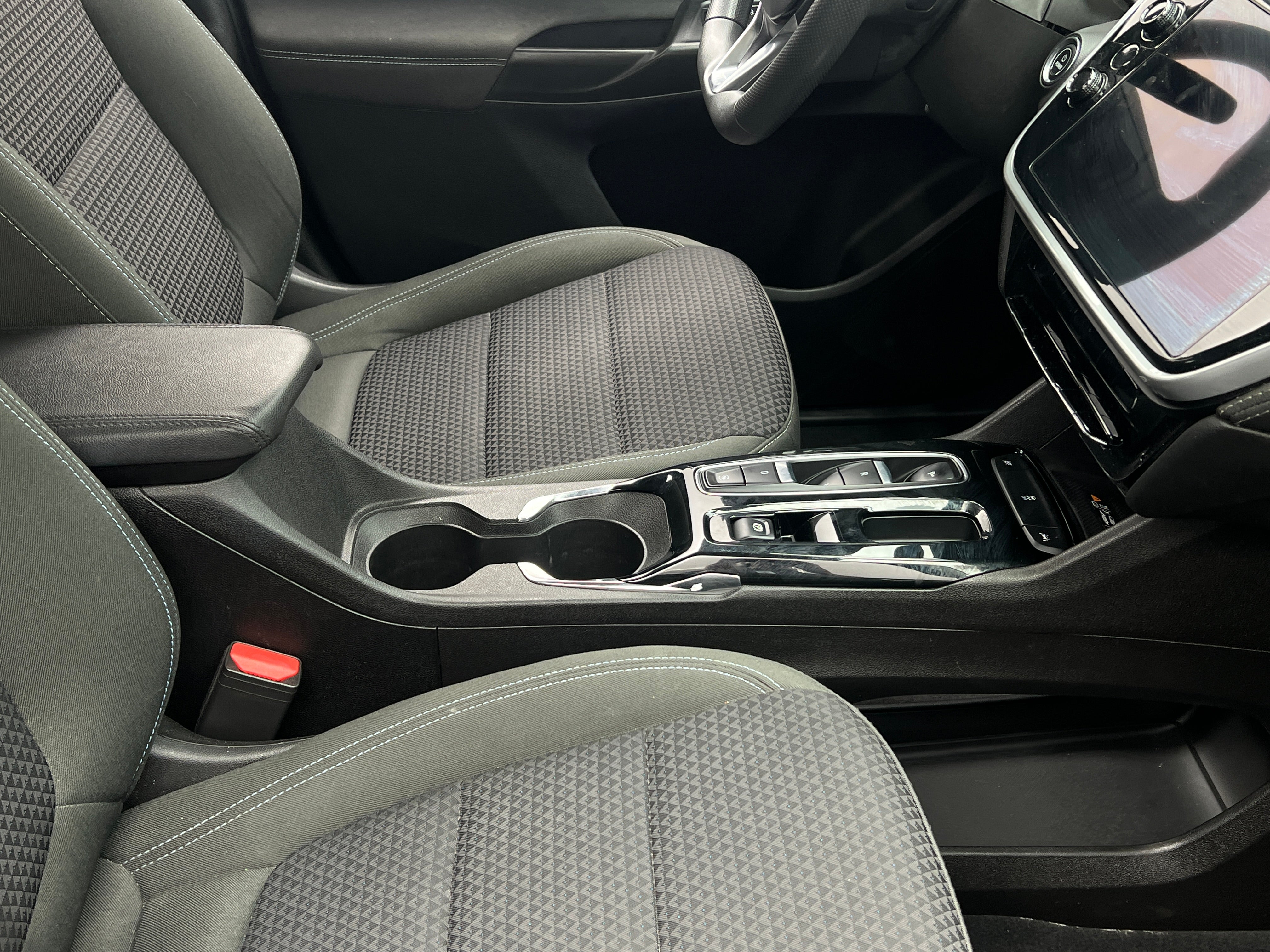 Used 2023 Chevrolet Bolt EUV LT with VIN 1G1FY6S03P4198572 for sale in Oak Creek, WI