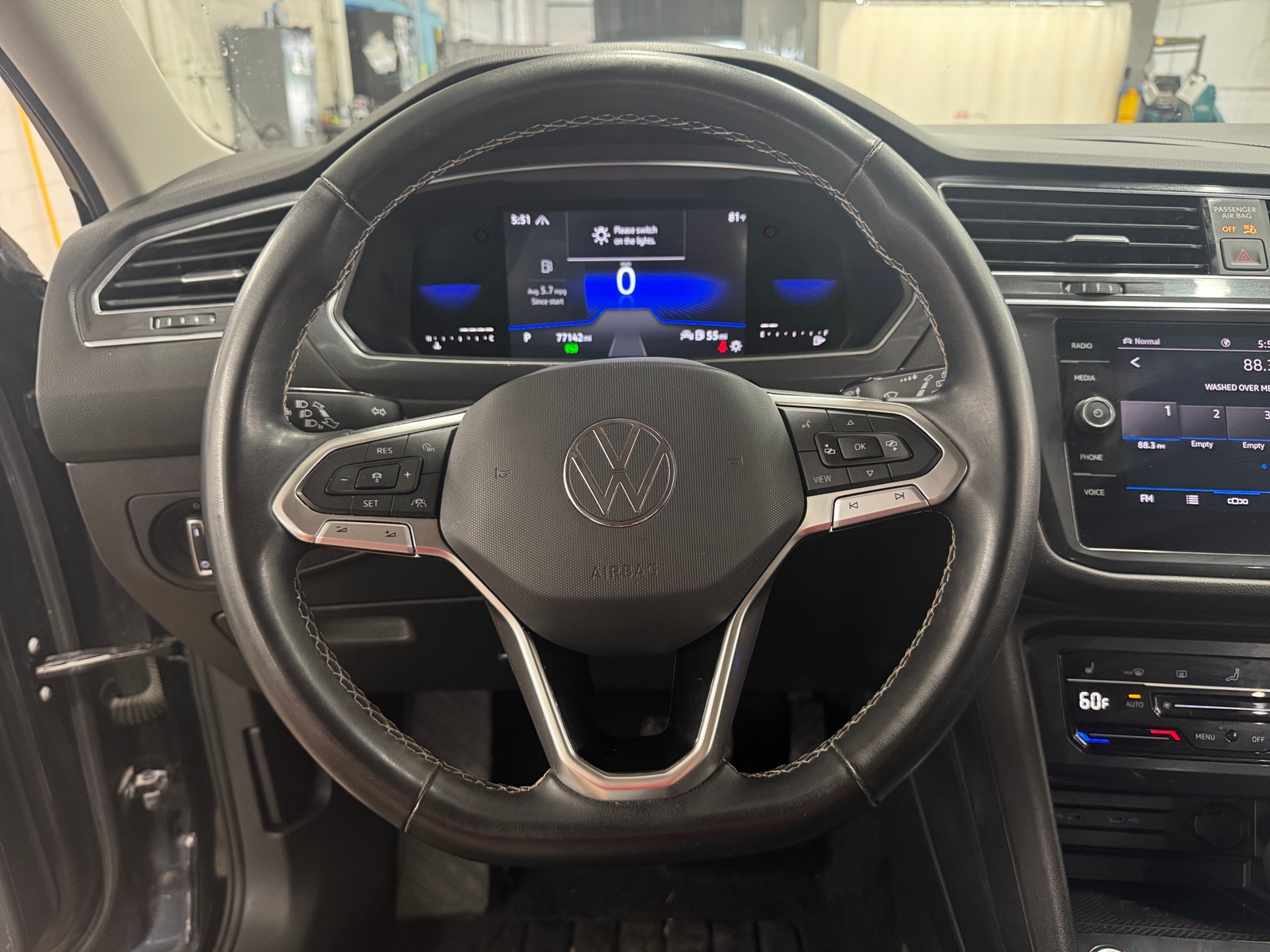 Thumbnail: 2022 Volkswagen Tiguan - 4