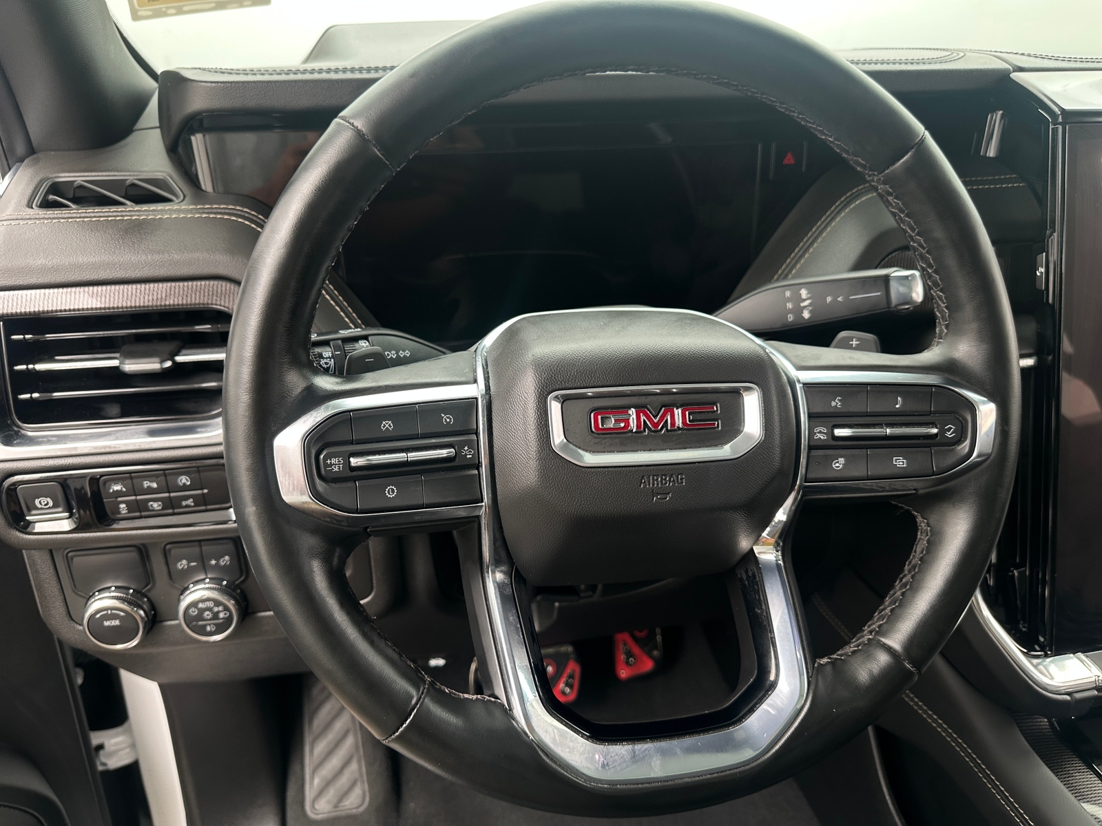 Thumbnail: 2025 GMC Yukon XL - 4