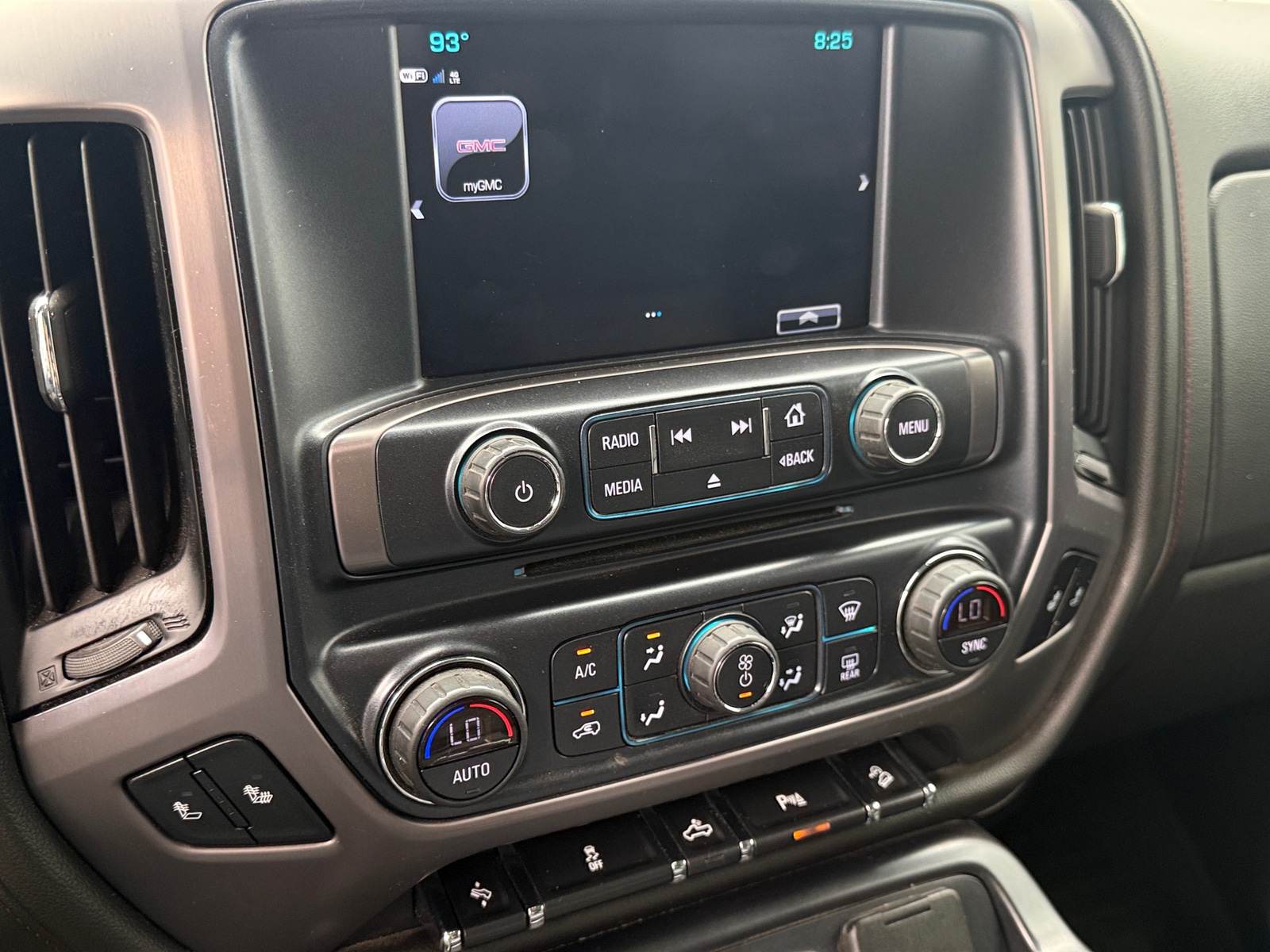 Thumbnail: 2018 GMC Sierra 1500 - 3