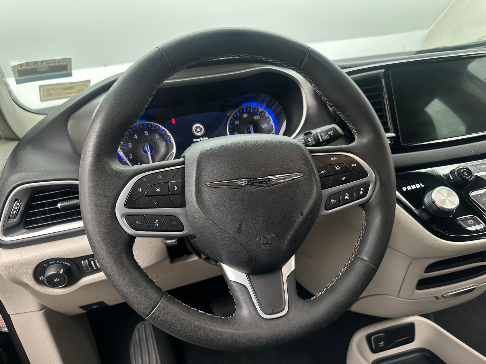 Thumbnail: 2023 Chrysler Pacifica - 4