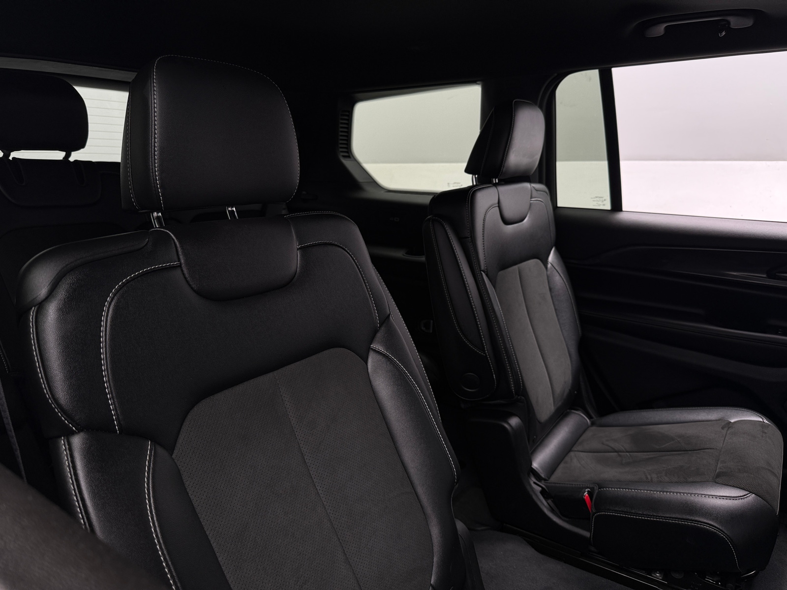 Thumbnail: 2023 Jeep Grand Cherokee L - 5