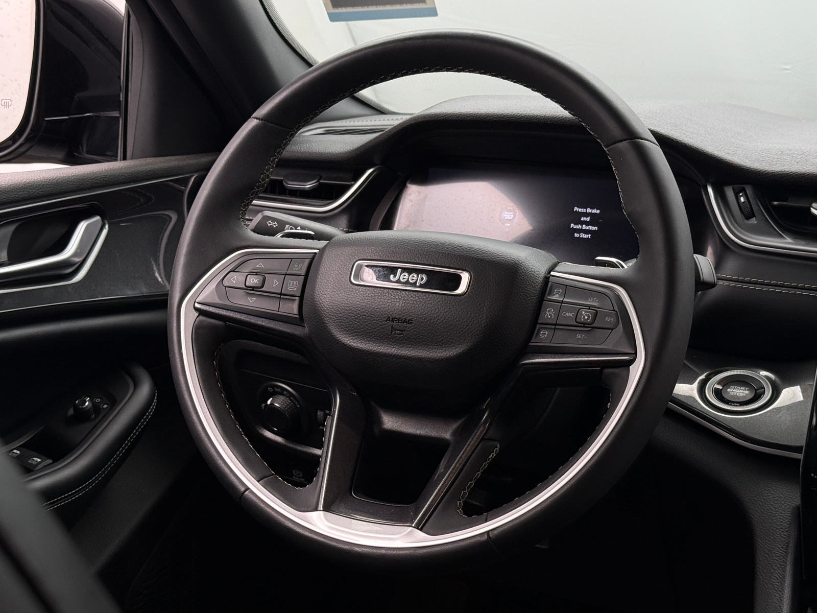 Thumbnail: 2023 Jeep Grand Cherokee L - 4