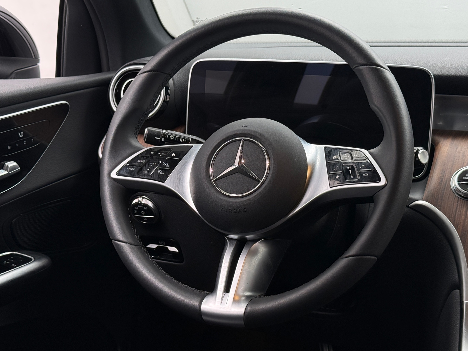 Thumbnail: 2025 Mercedes-Benz GLC - 4