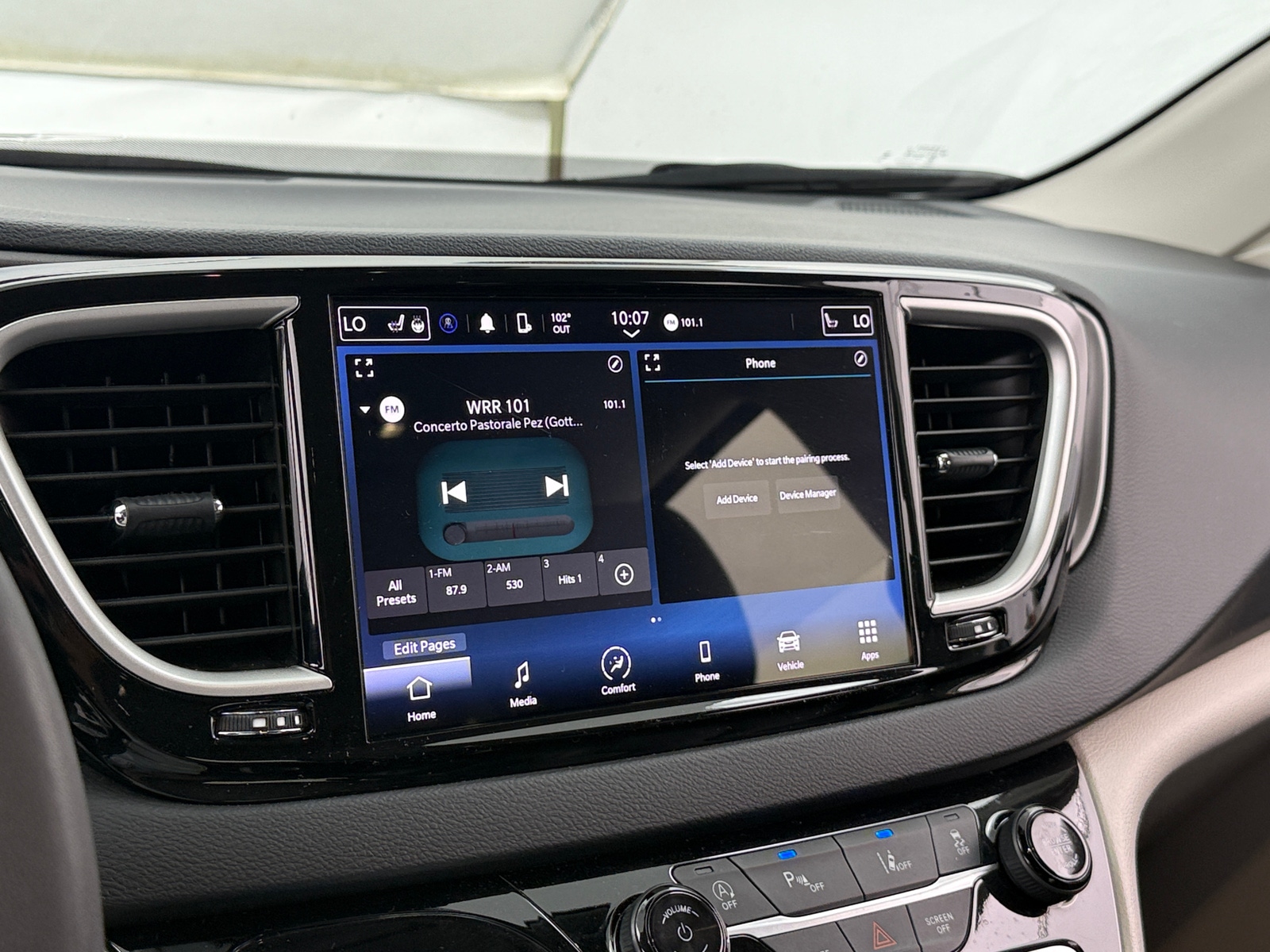 Thumbnail: 2024 Chrysler Pacifica - 4