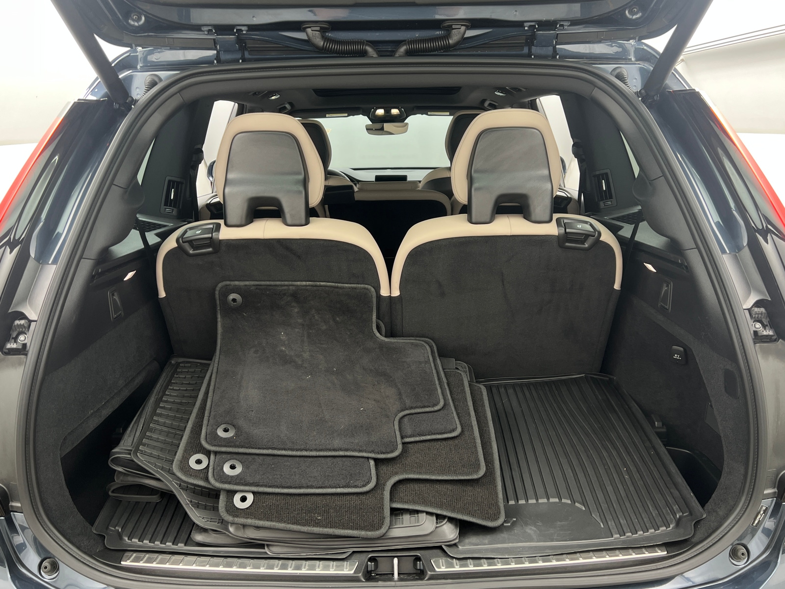 Thumbnail: 2026 Volvo XC90 - 6