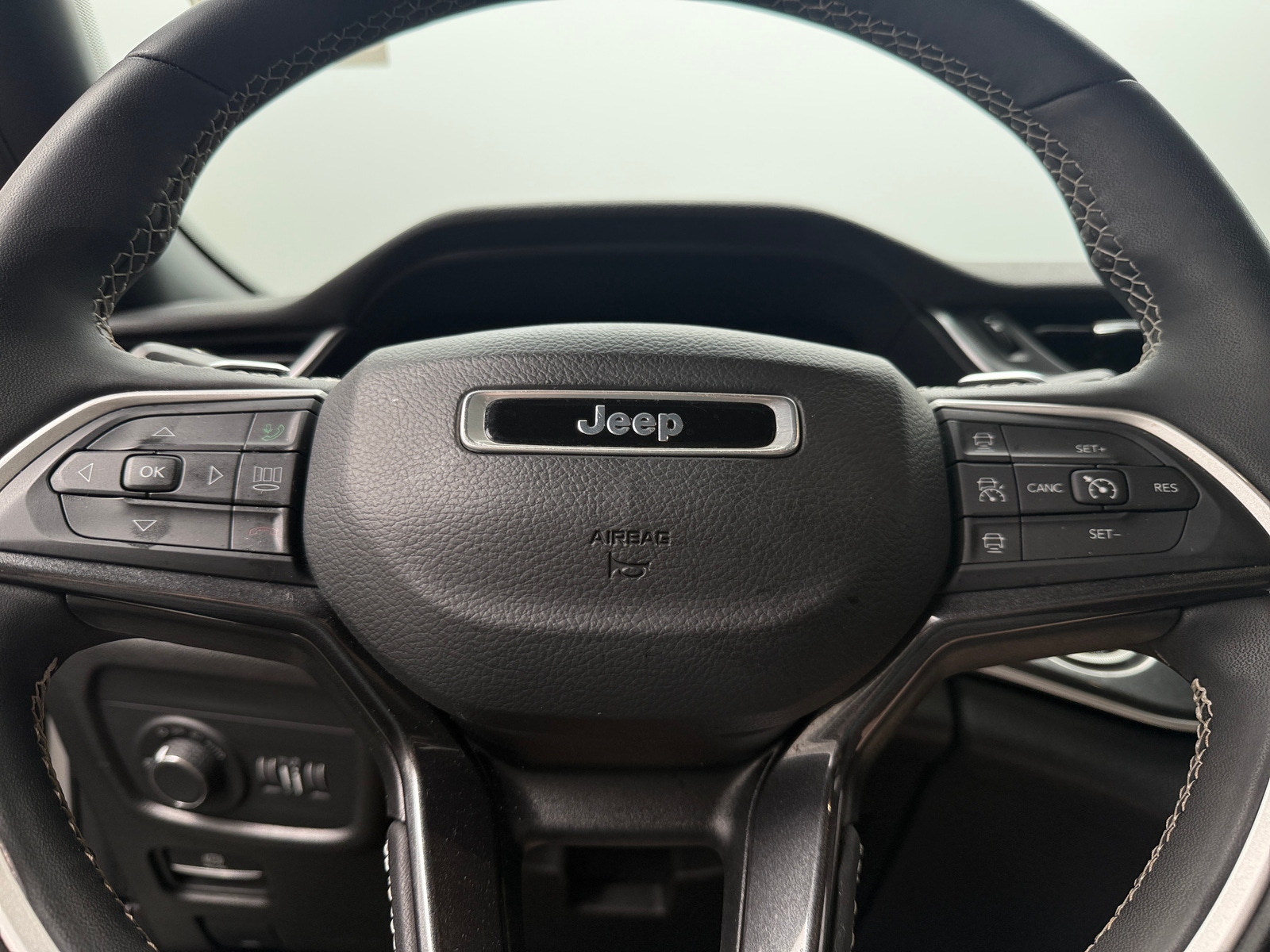 Thumbnail: 2023 Jeep Grand Cherokee - 4