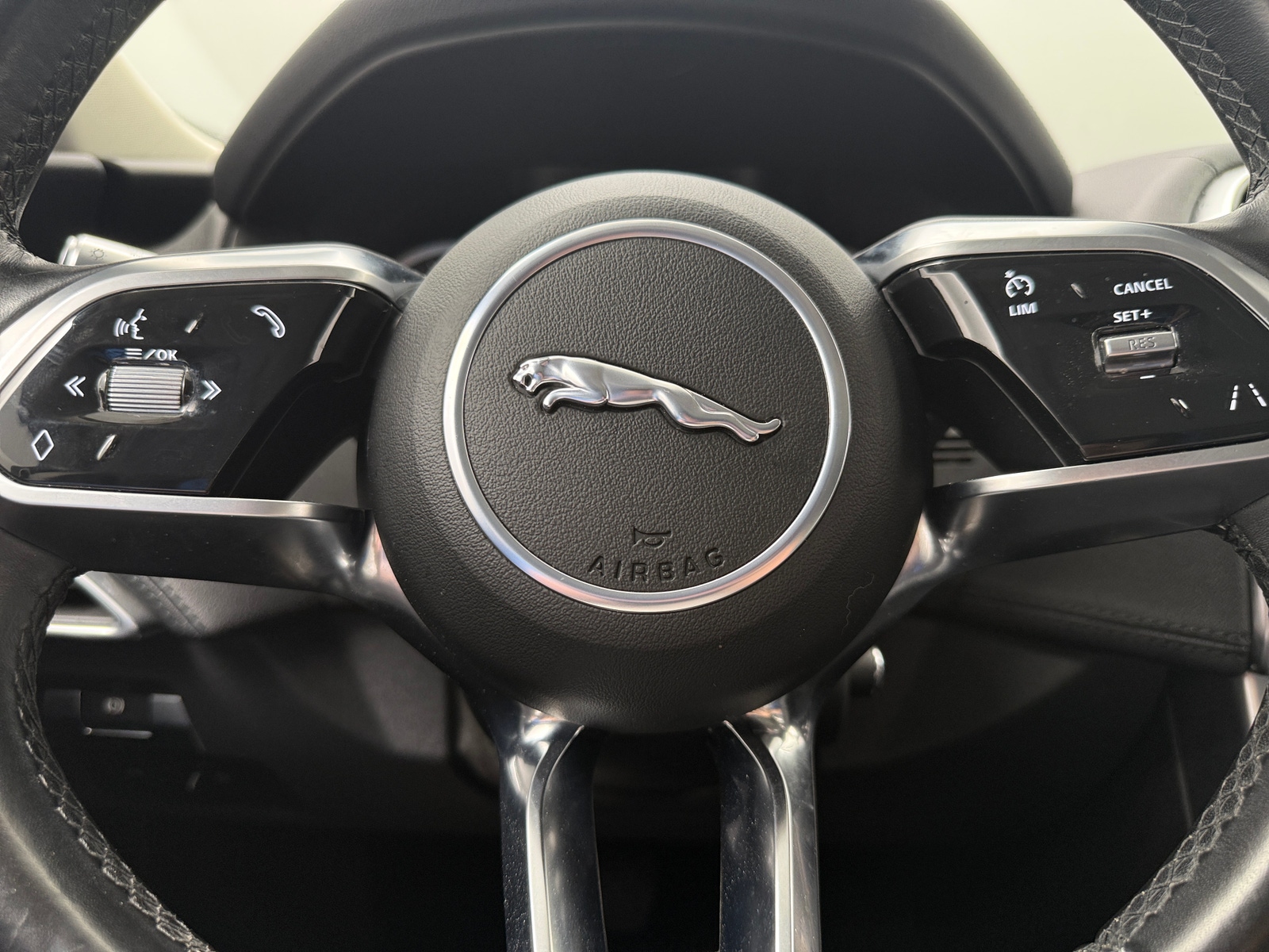 Thumbnail: 2020 Jaguar XE - 4