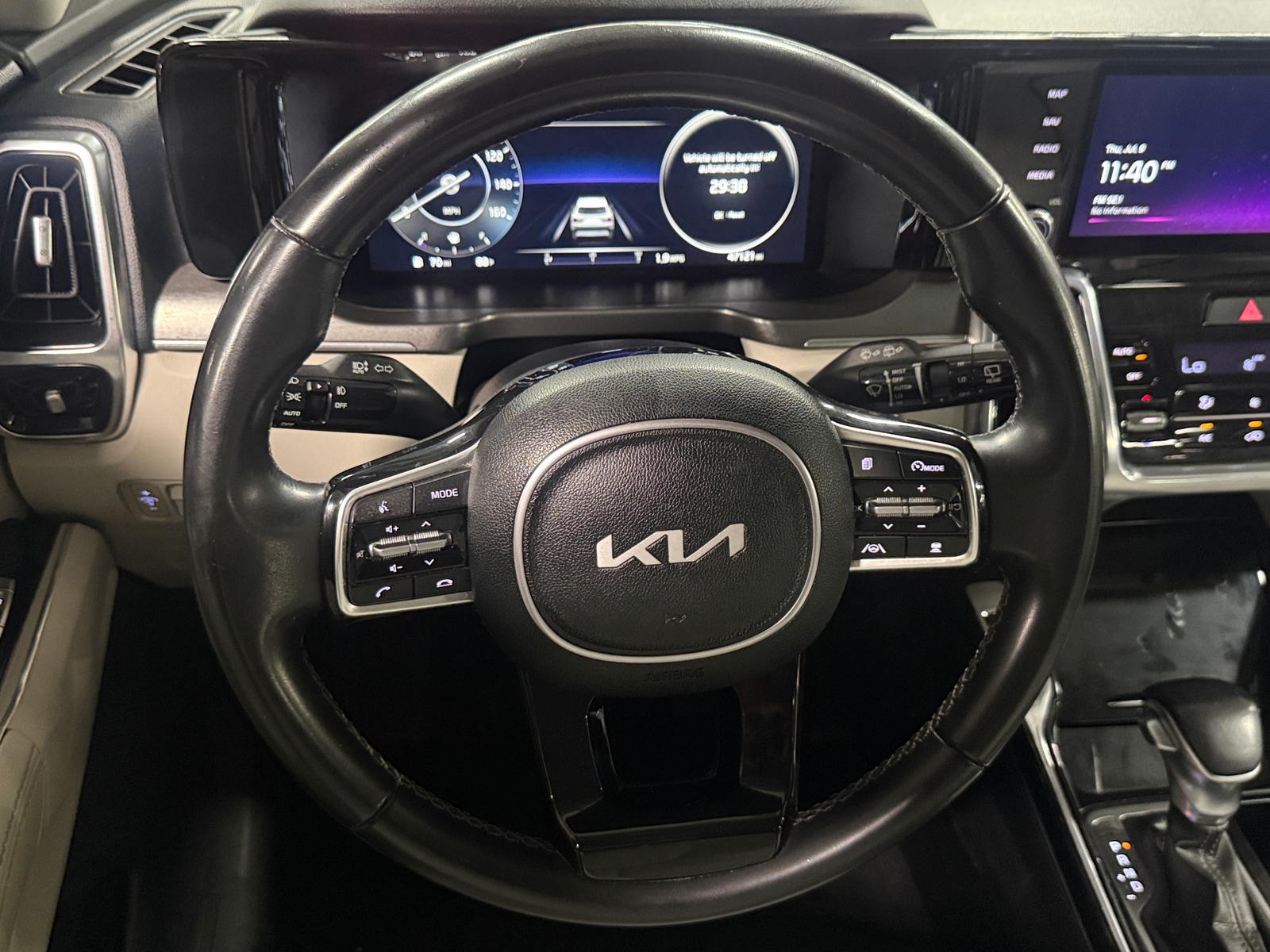 Thumbnail: 2023 Kia Sorento - 4