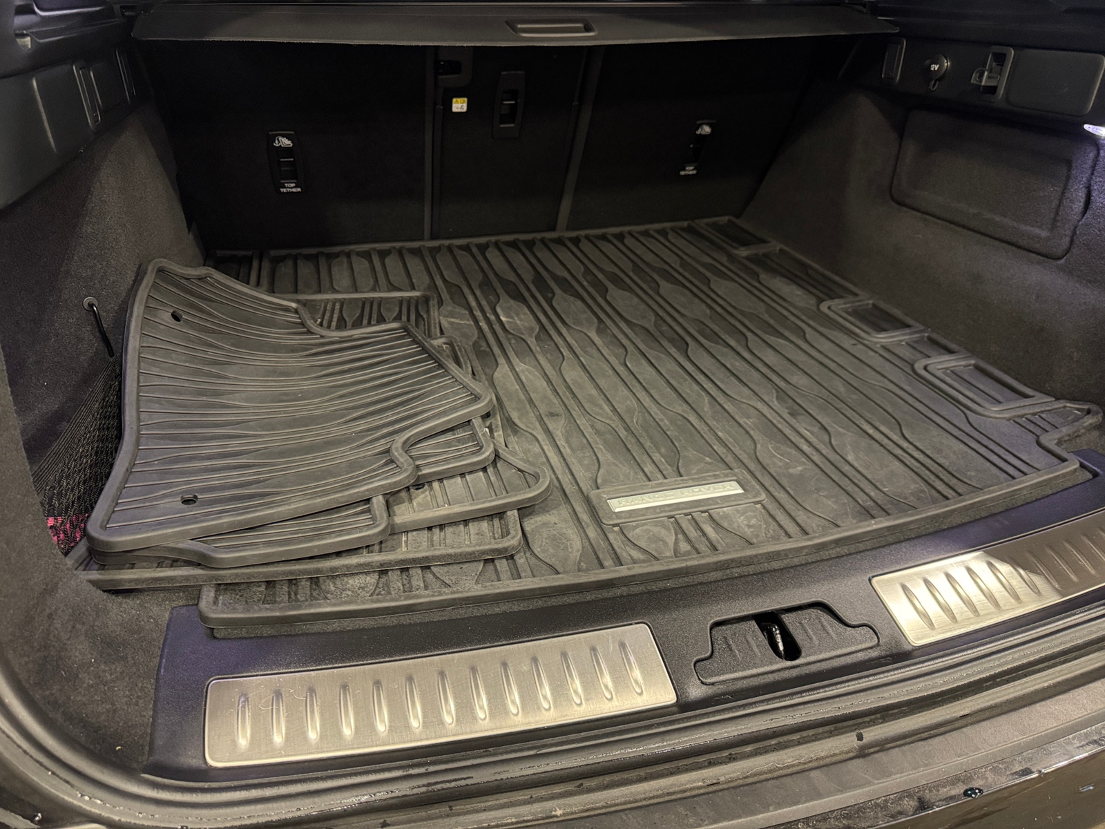 Thumbnail: 2021 Land Rover Range Rover Velar - 6