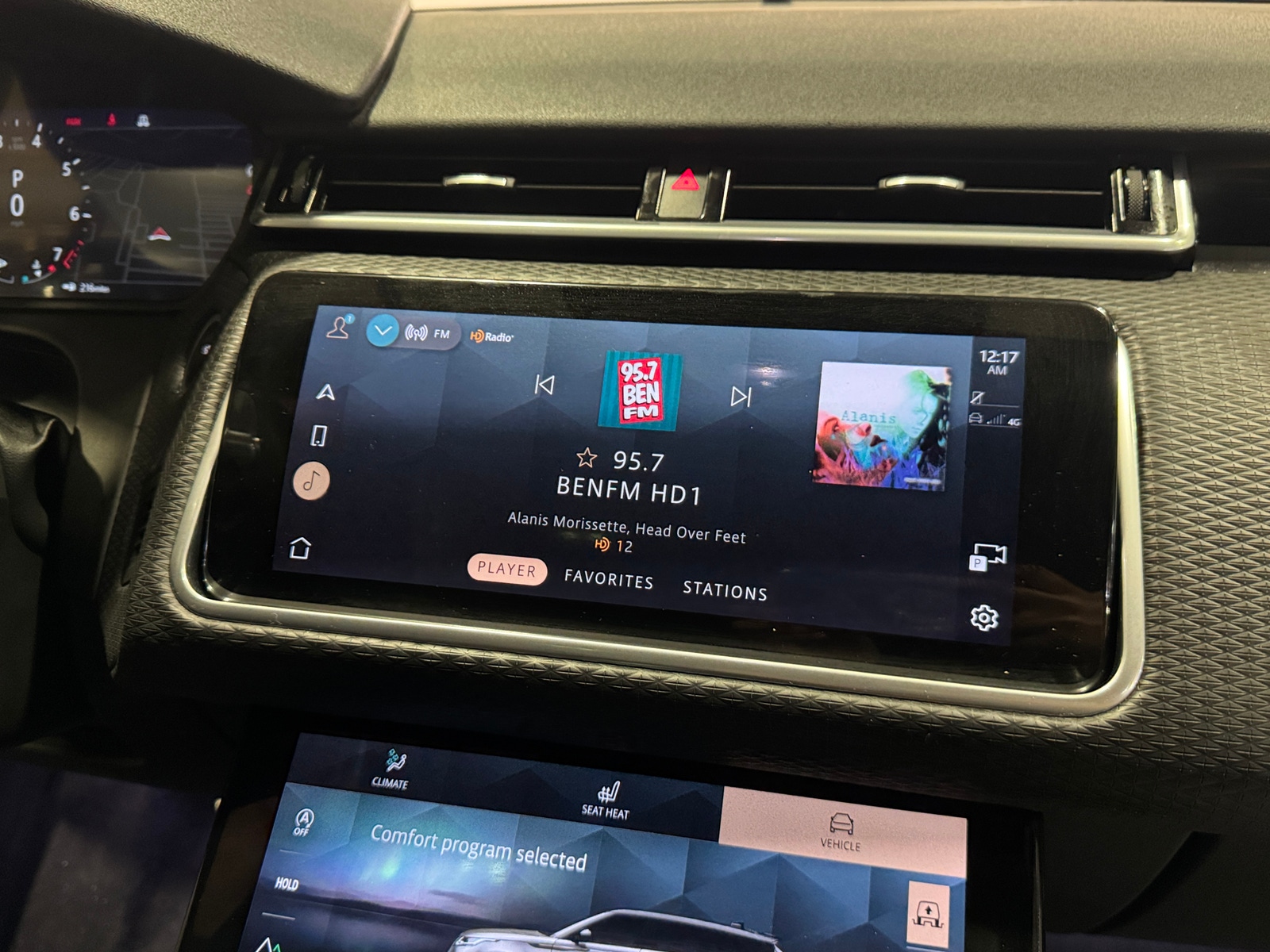 Thumbnail: 2021 Land Rover Range Rover Velar - 3