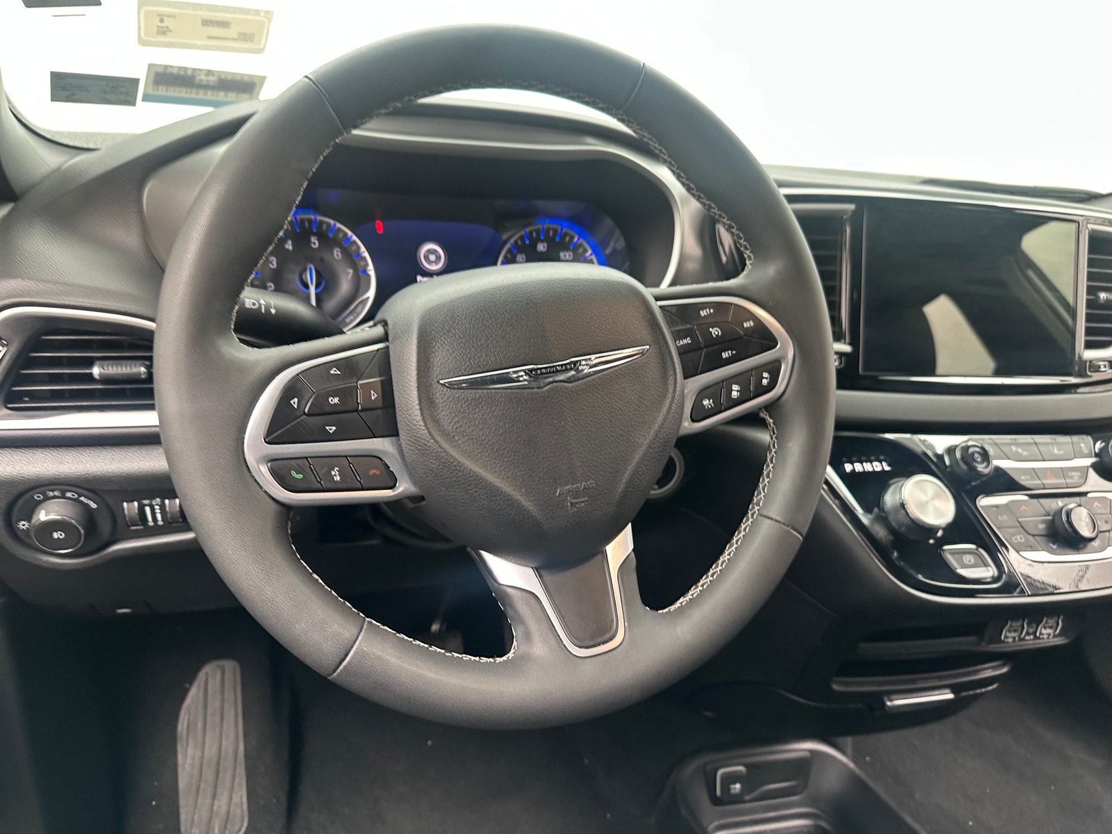 Thumbnail: 2025 Chrysler Pacifica - 4