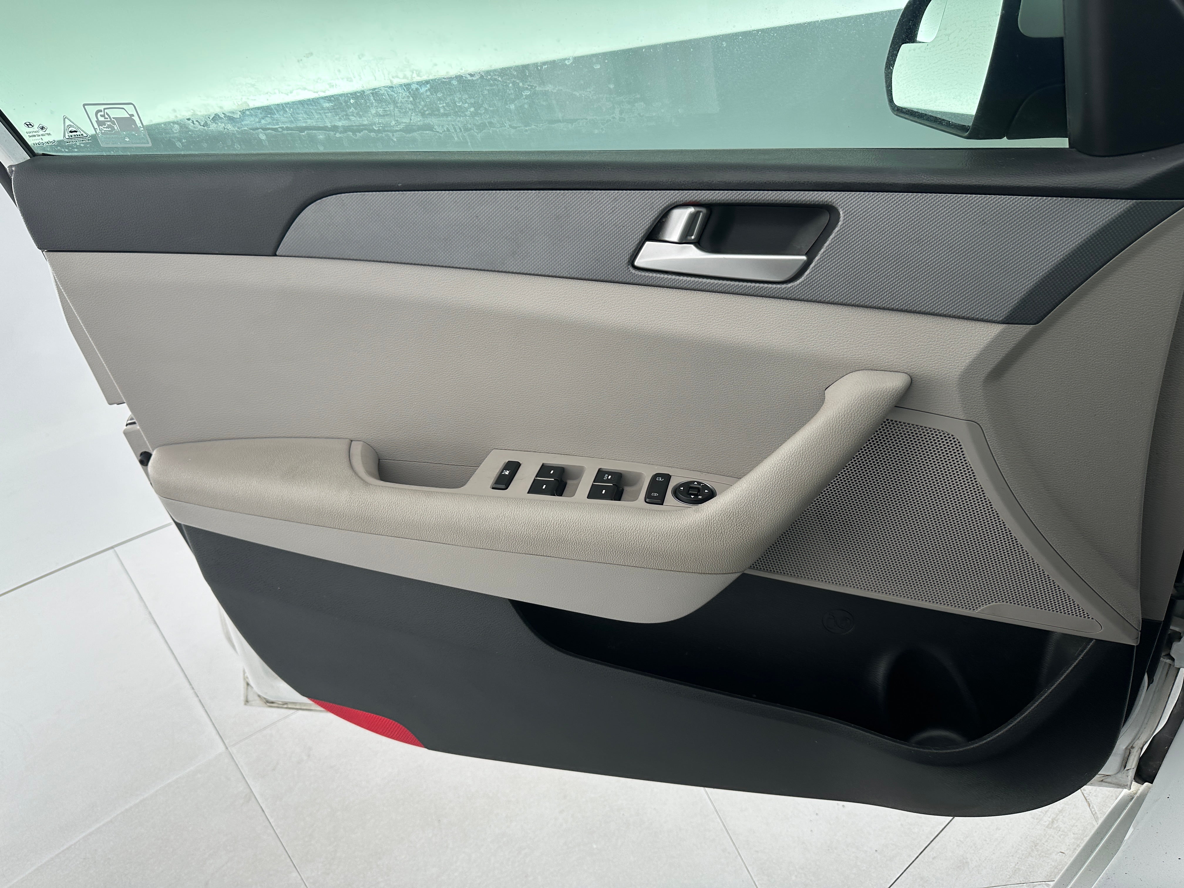 2017 Hyundai Sonata SE - Photo 2