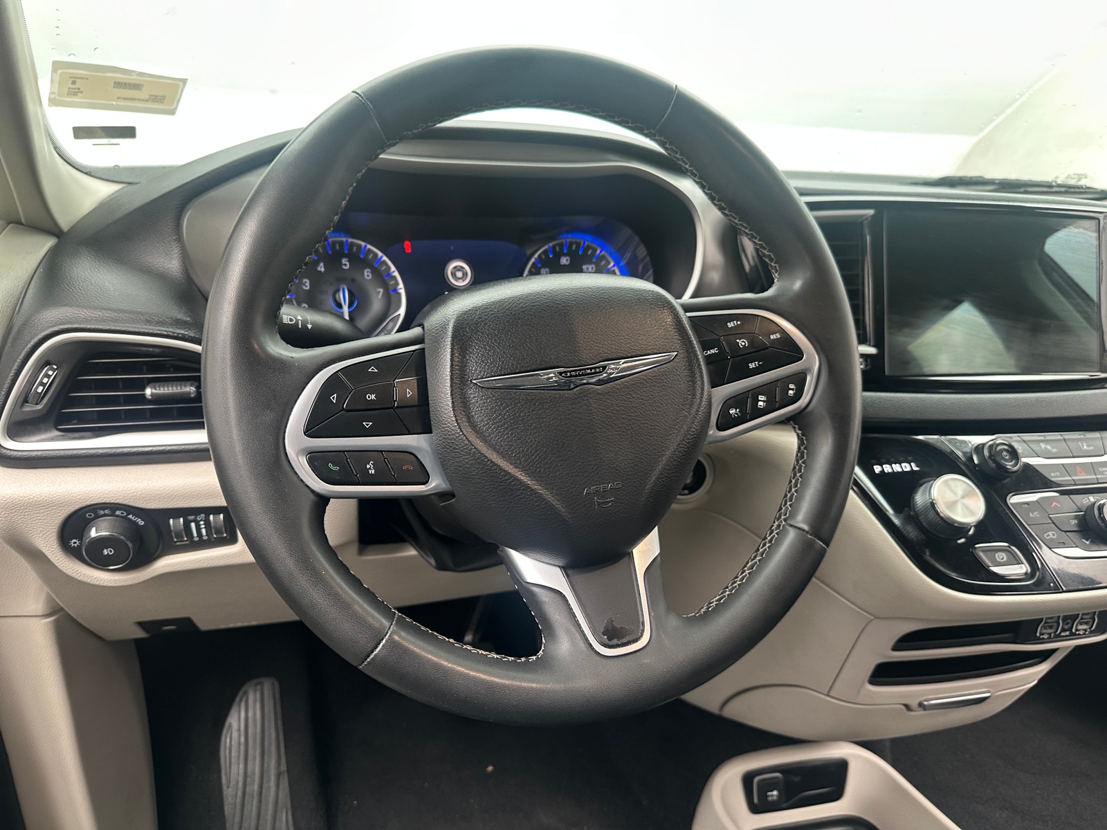 Thumbnail: 2023 Chrysler Pacifica - 4