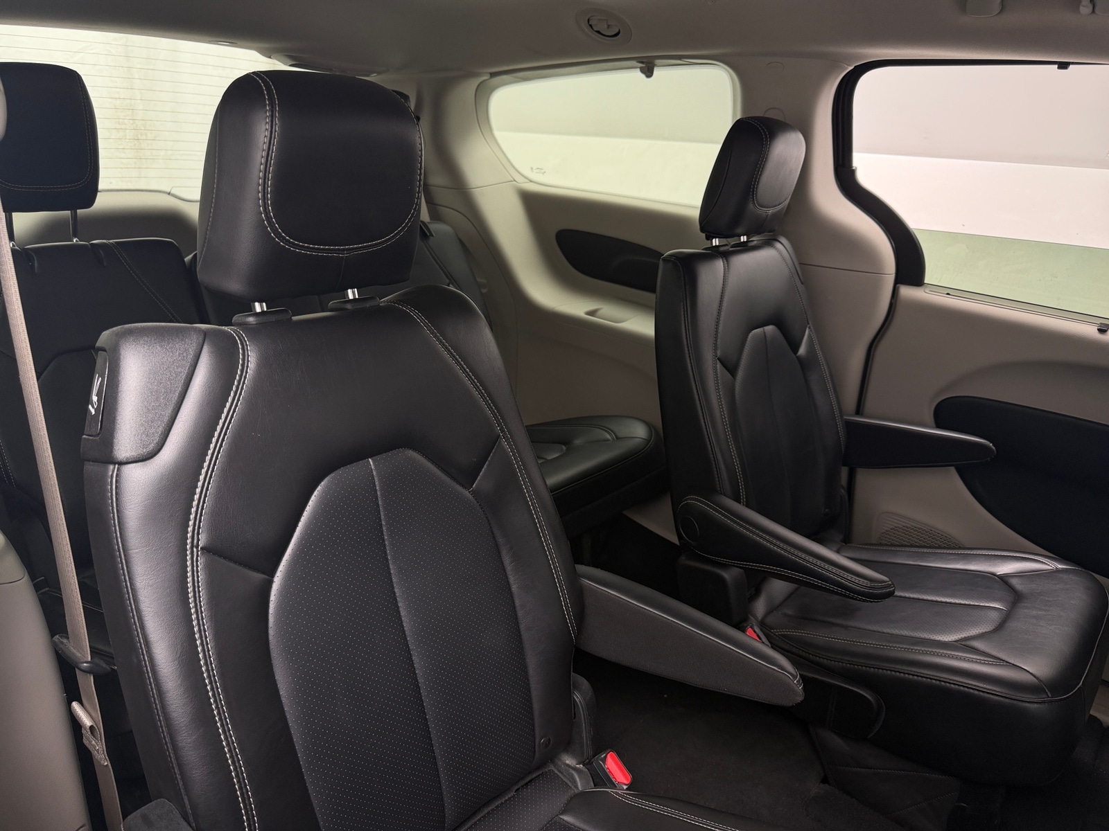 Thumbnail: 2023 Chrysler Pacifica - 5