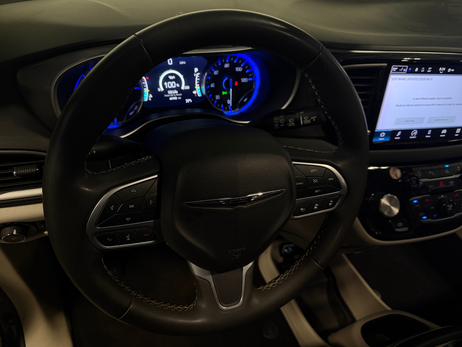 Thumbnail: 2023 Chrysler Pacifica - 4
