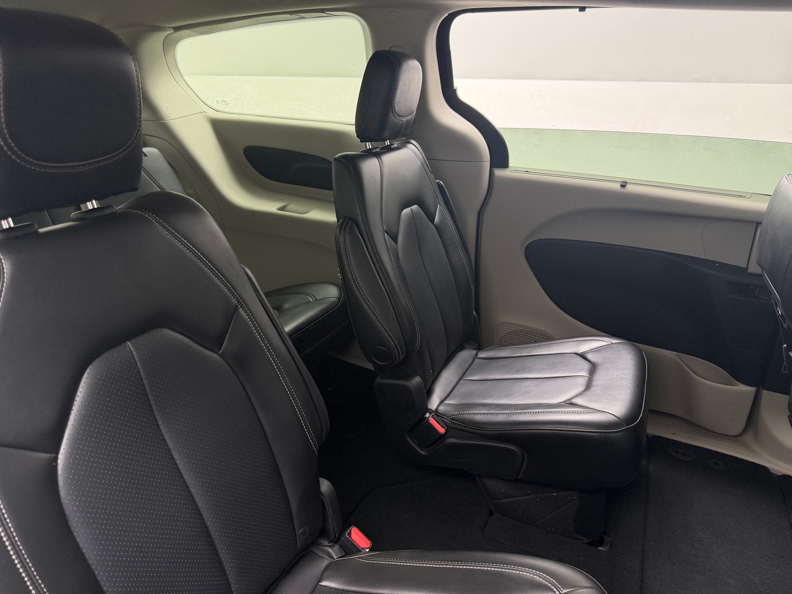 Thumbnail: 2023 Chrysler Pacifica - 5
