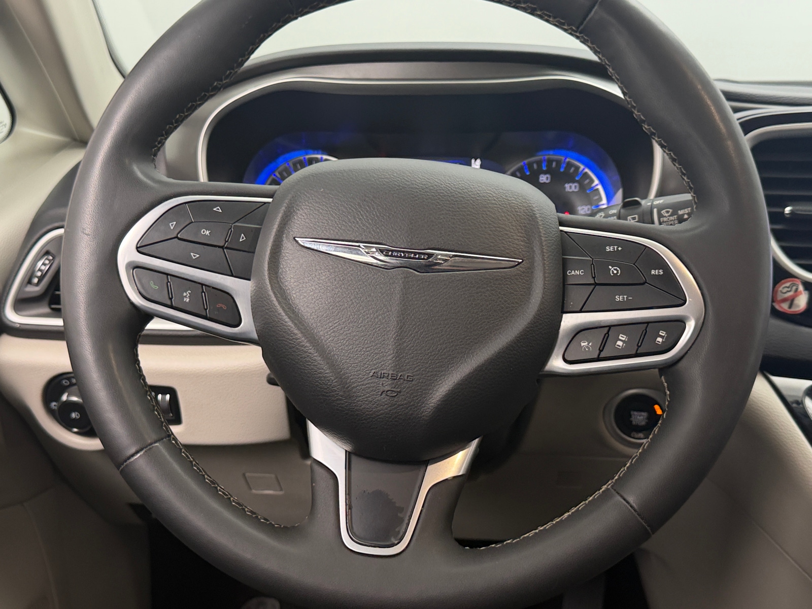 Thumbnail: 2023 Chrysler Pacifica - 4