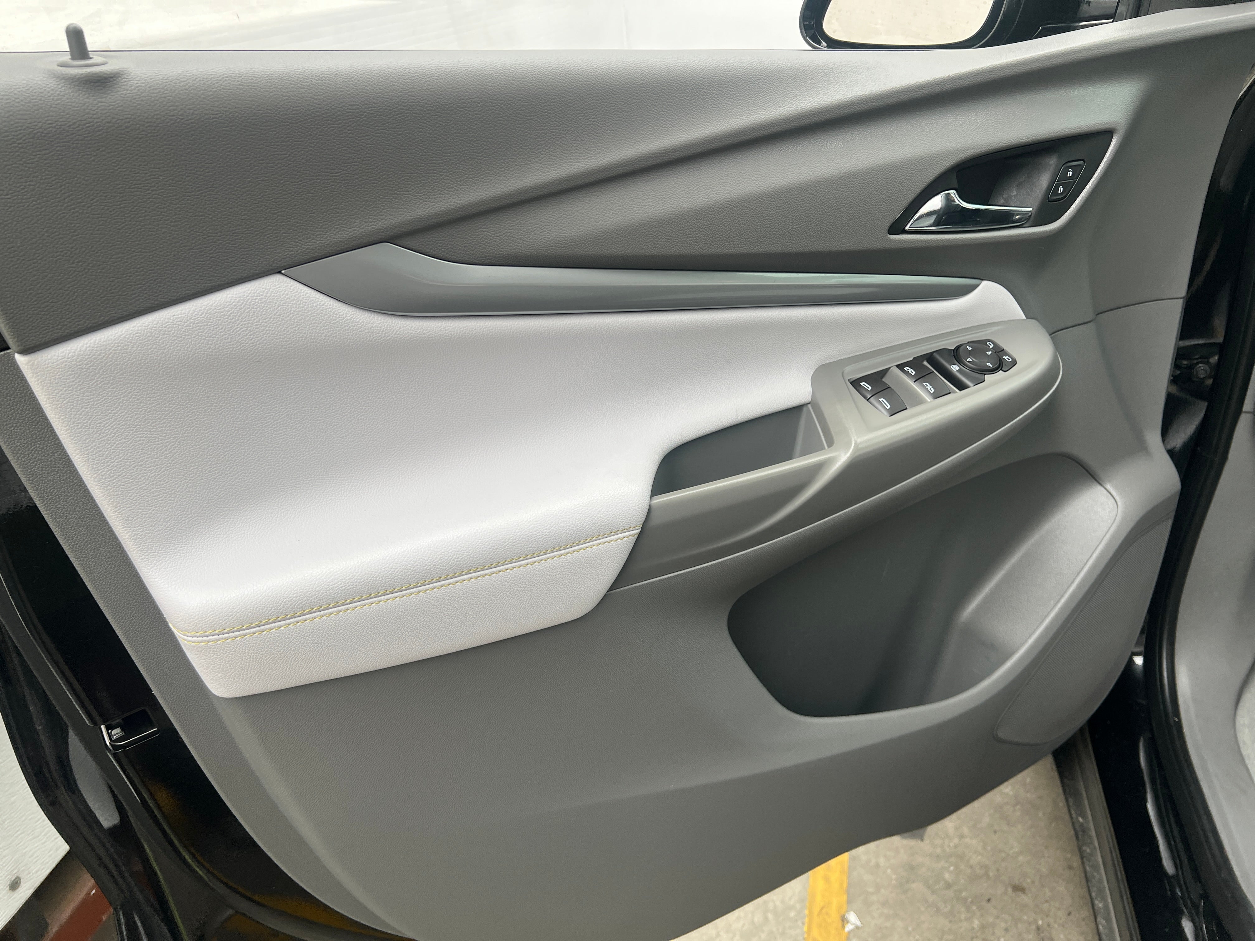 Used 2023 Chevrolet Bolt EUV Premier with VIN 1G1FZ6S09P4136512 for sale in Pewaukee, WI