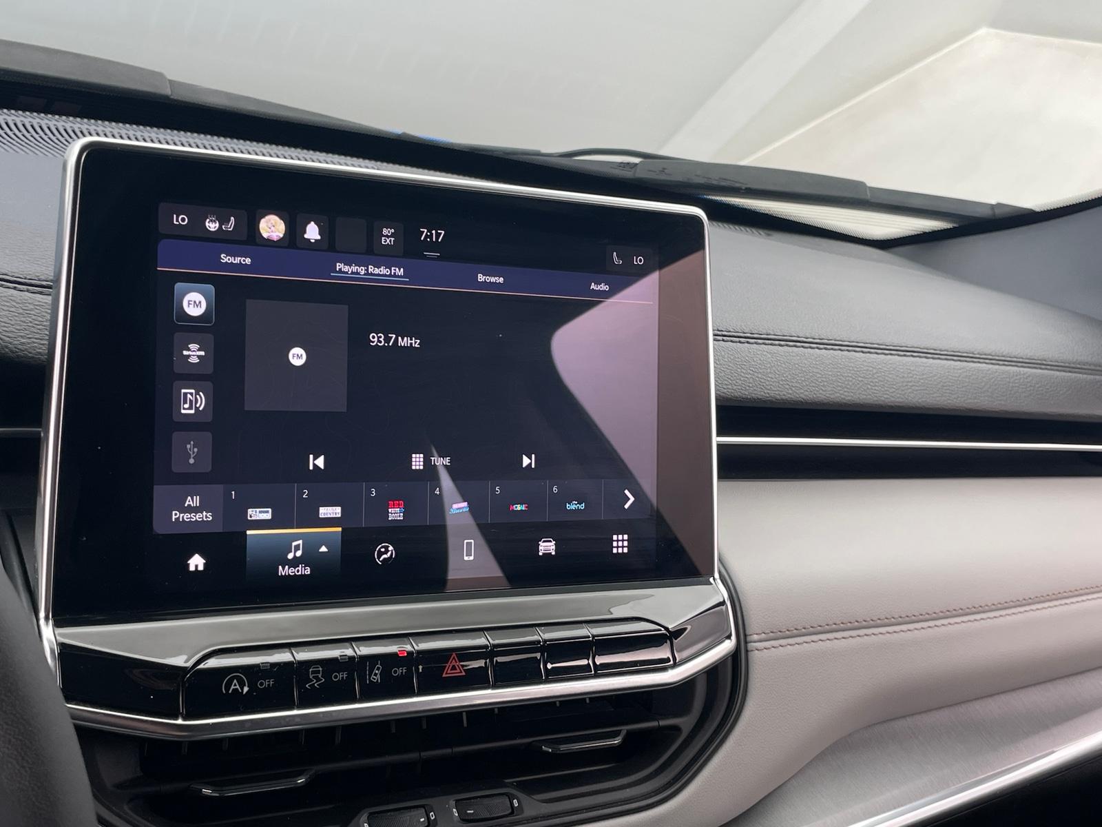 Thumbnail: 2023 Jeep Compass - 3