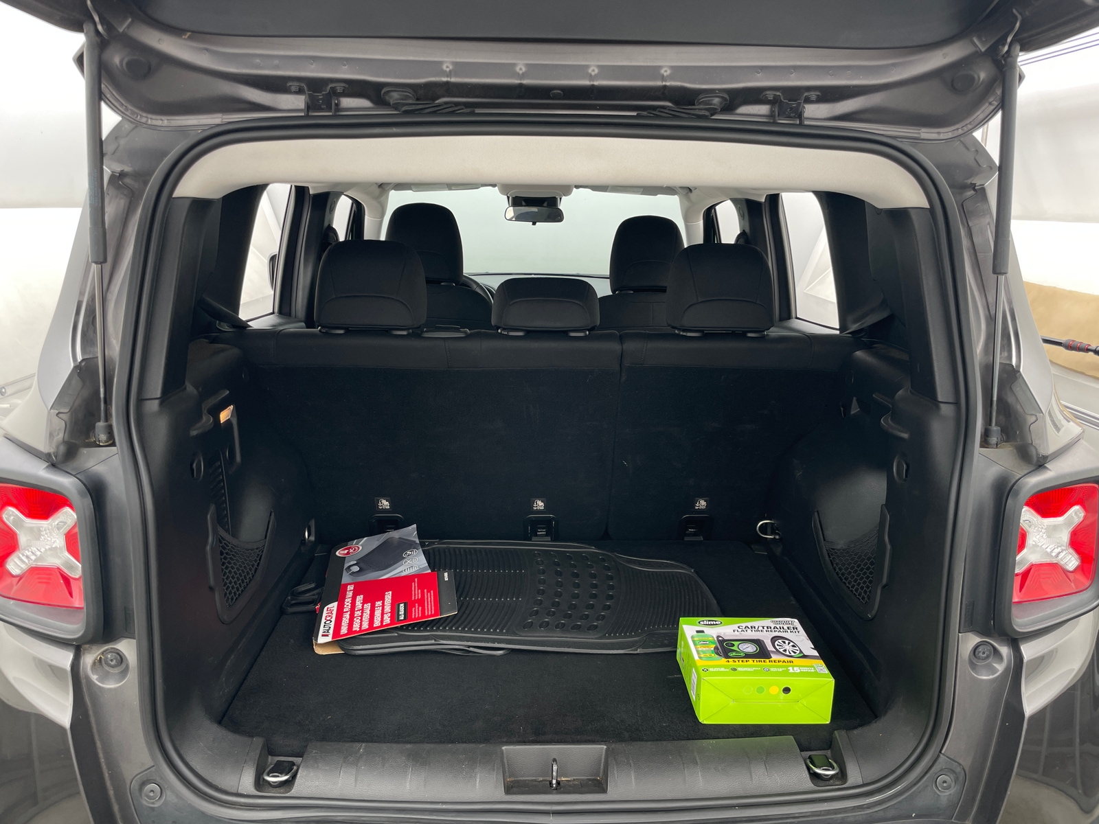 Thumbnail: 2019 Jeep Renegade - 7