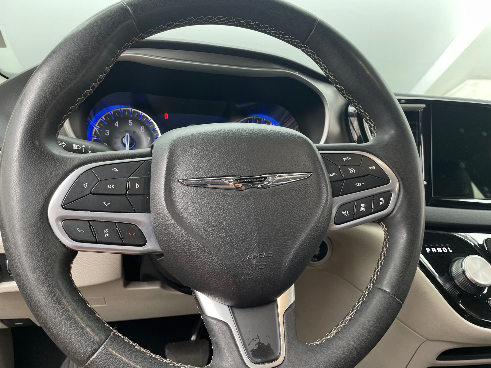 Thumbnail: 2023 Chrysler Pacifica - 4