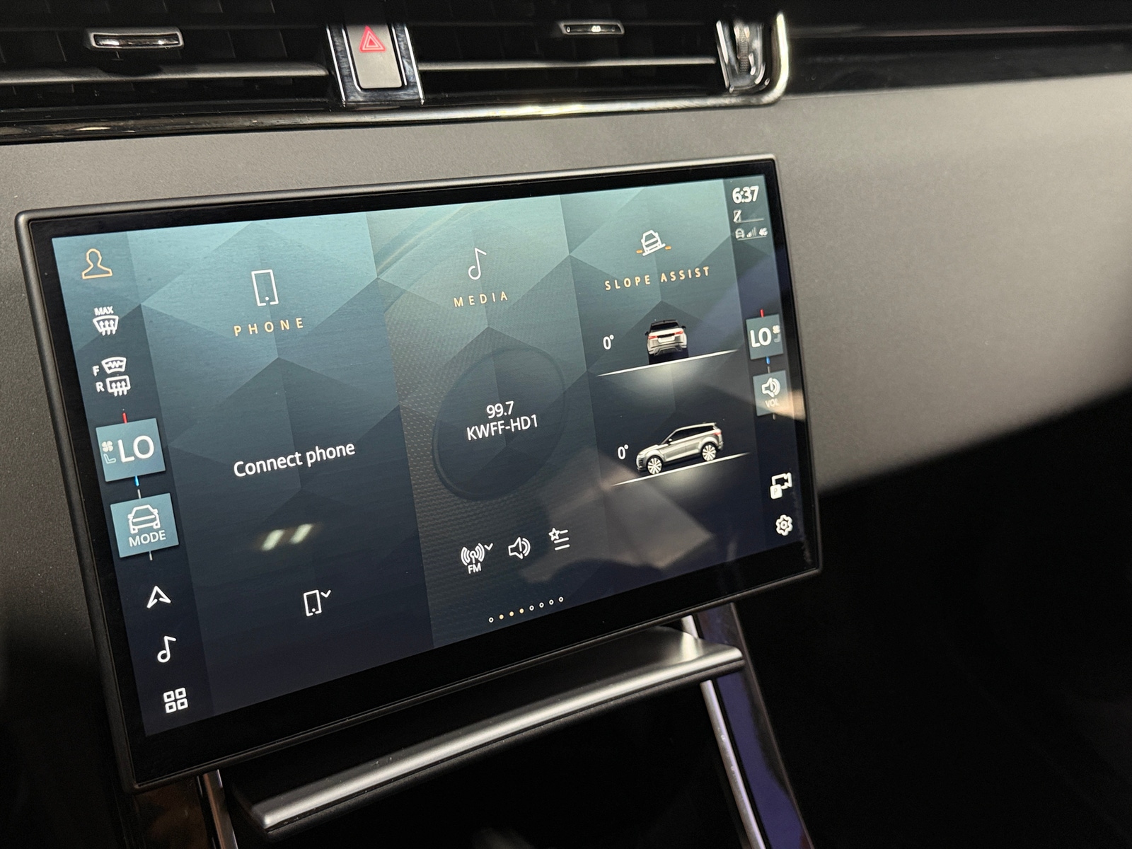 Thumbnail: 2024 Land Rover Range Rover Evoque - 3