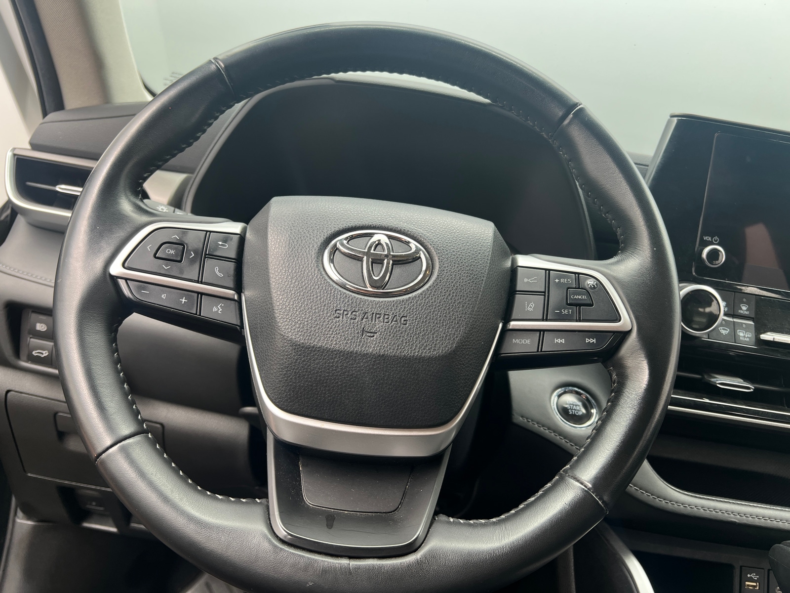Thumbnail: 2023 Toyota Highlander - 5
