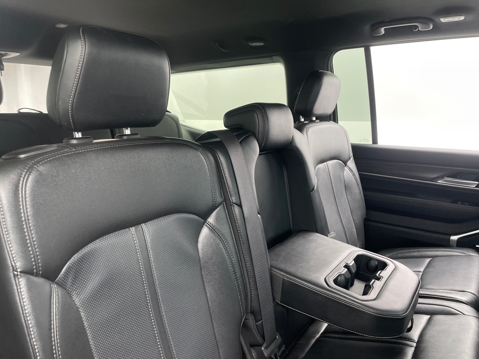 Thumbnail: 2024 Jeep Wagoneer - 5