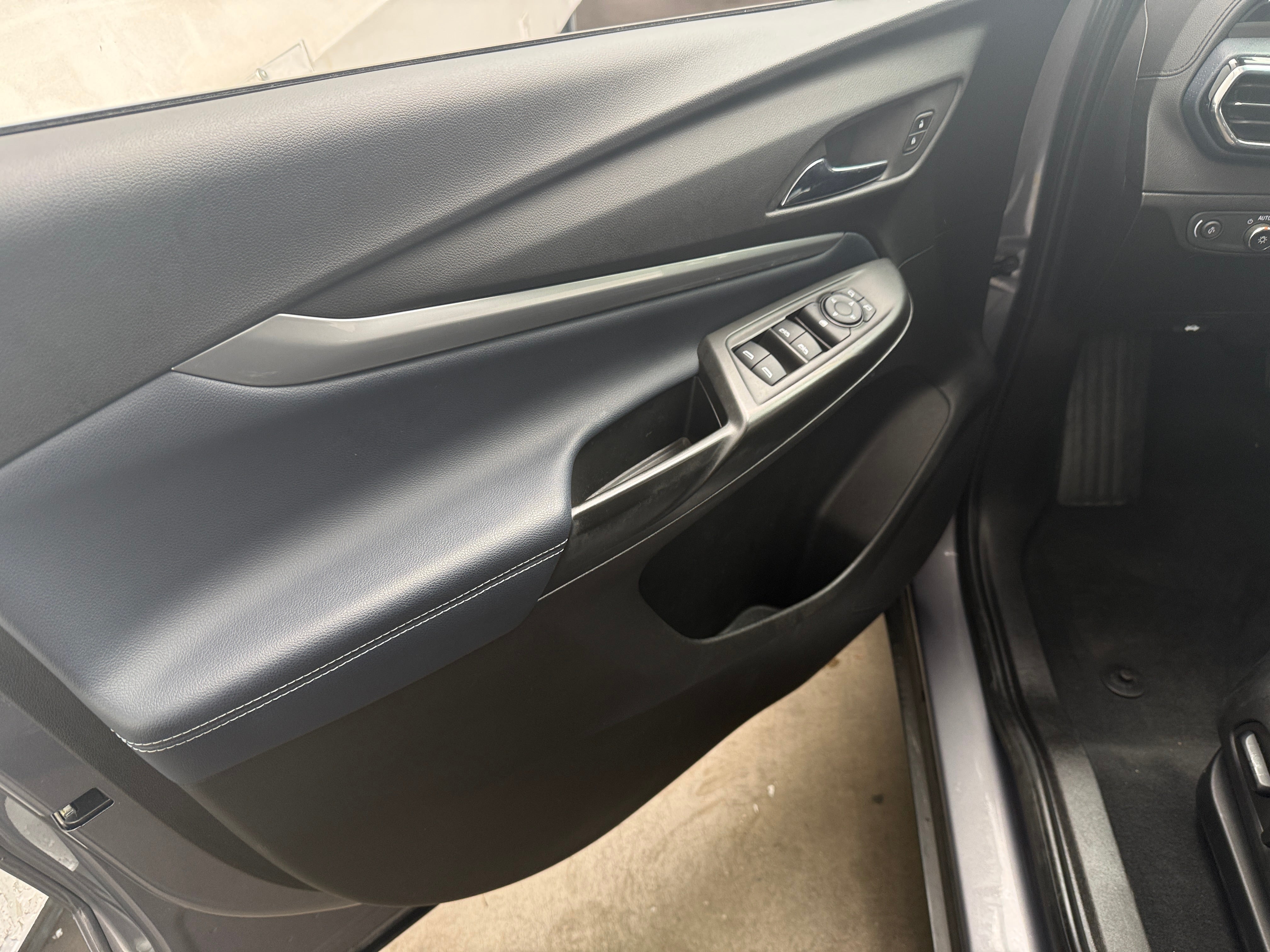 Used 2023 Chevrolet Bolt EUV Premier with VIN 1G1FZ6S05P4163433 for sale in Oak Creek, WI